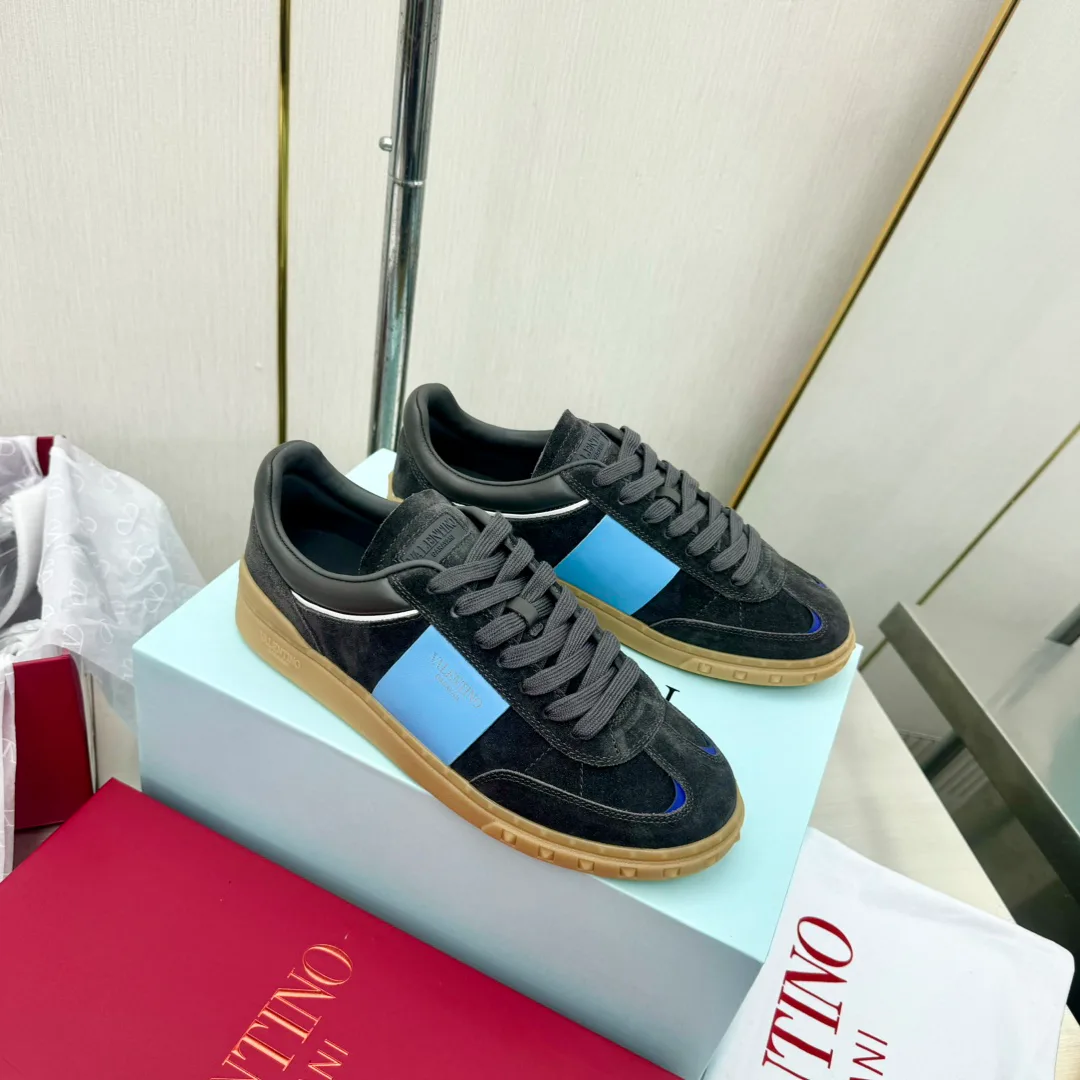 Кроссовки Женские Valentino 17904310
