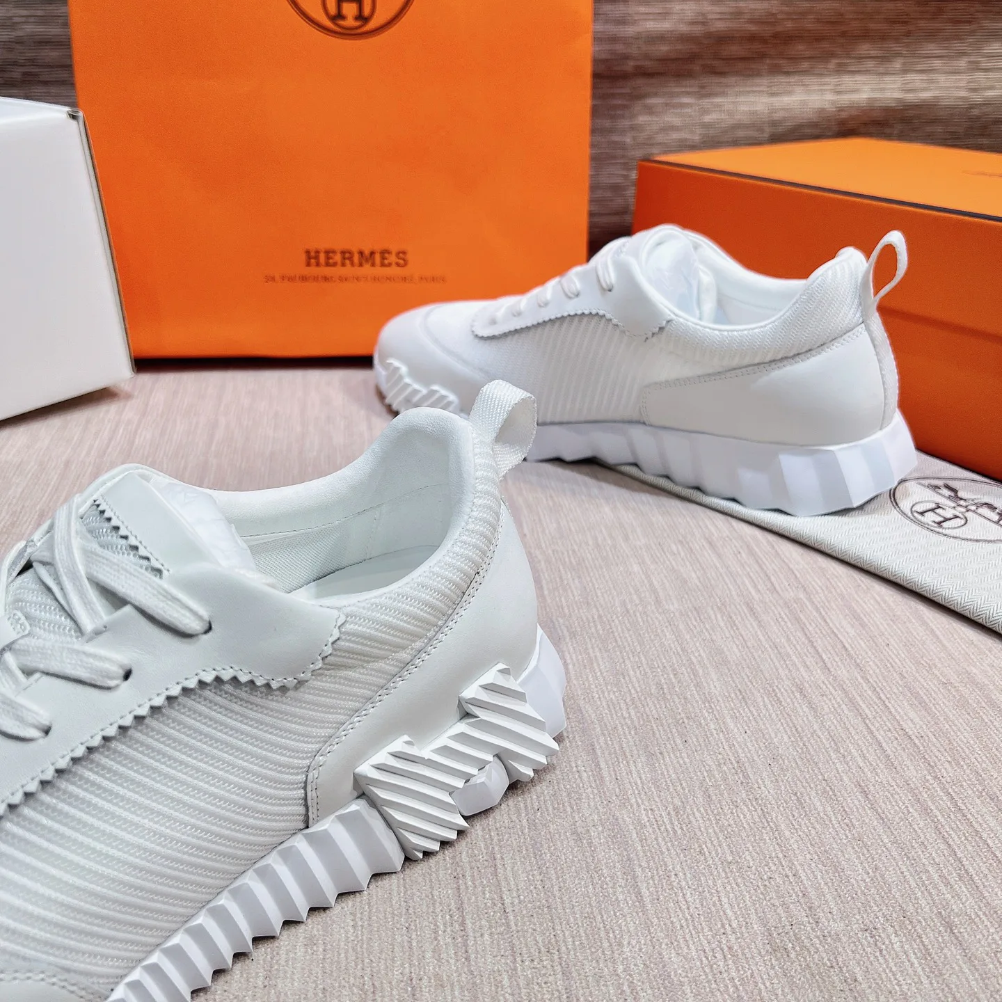 Кроссовки Женские Hermes 17749552