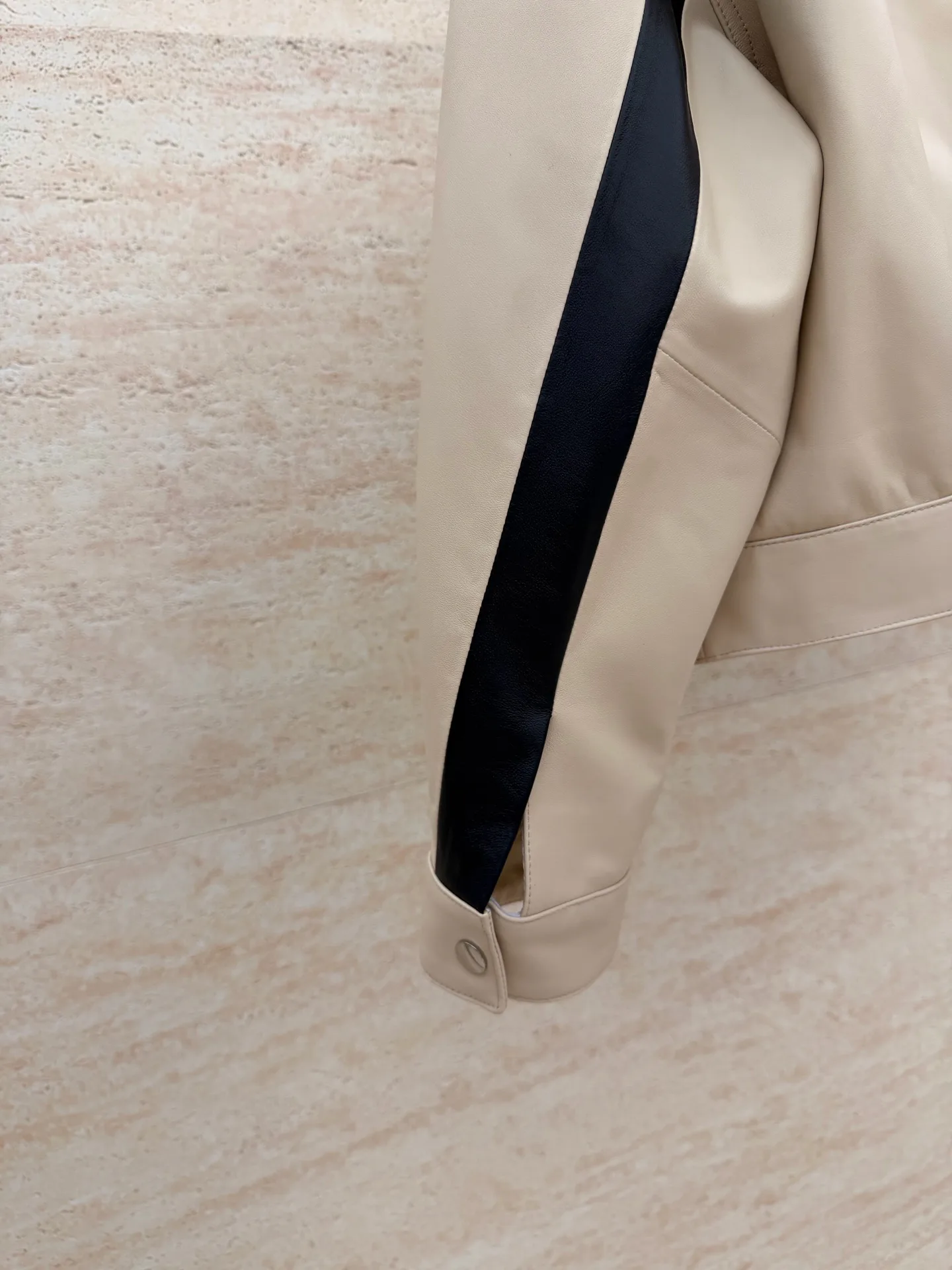 Кожаные Куртки И Дублёнки Женские Saint Laurent 17944669