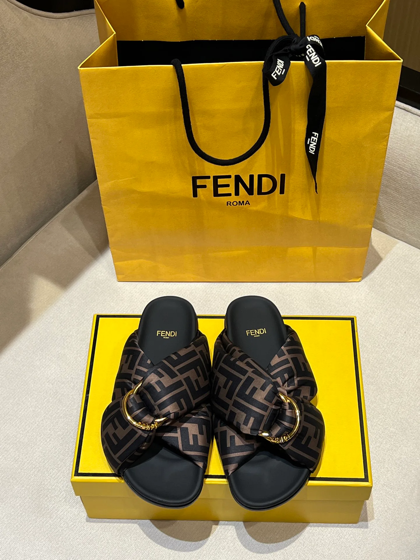 Шлепанцы Женские Fendi 68660
