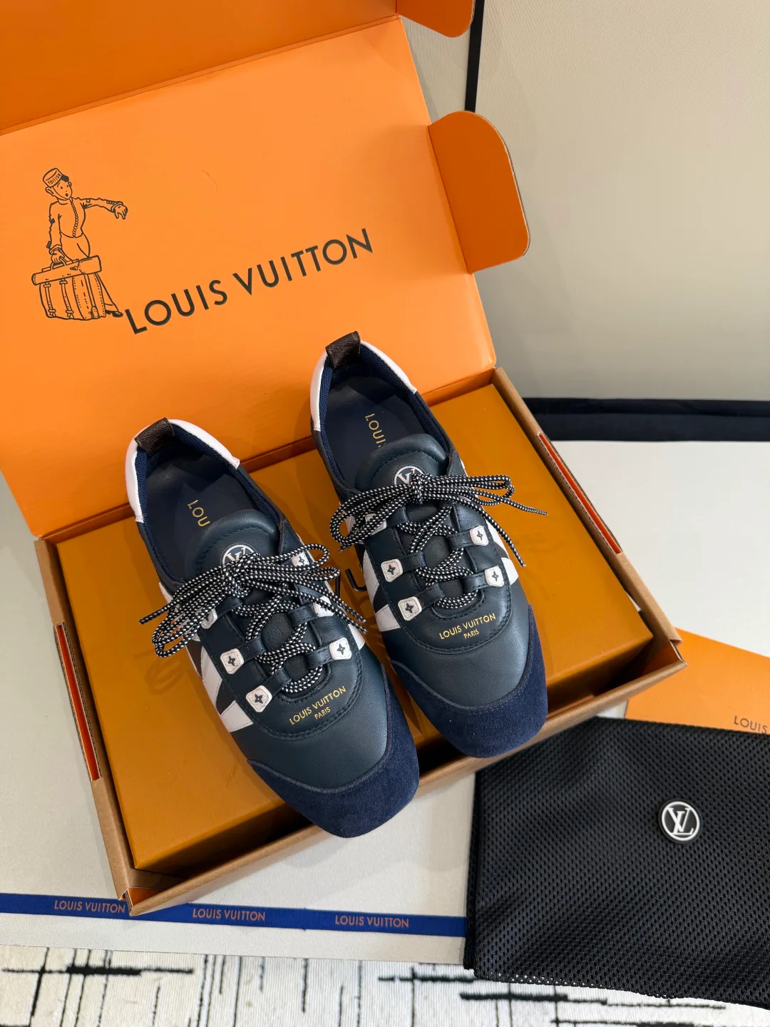 Кроссовки Женские Louis Vuitton 1450988