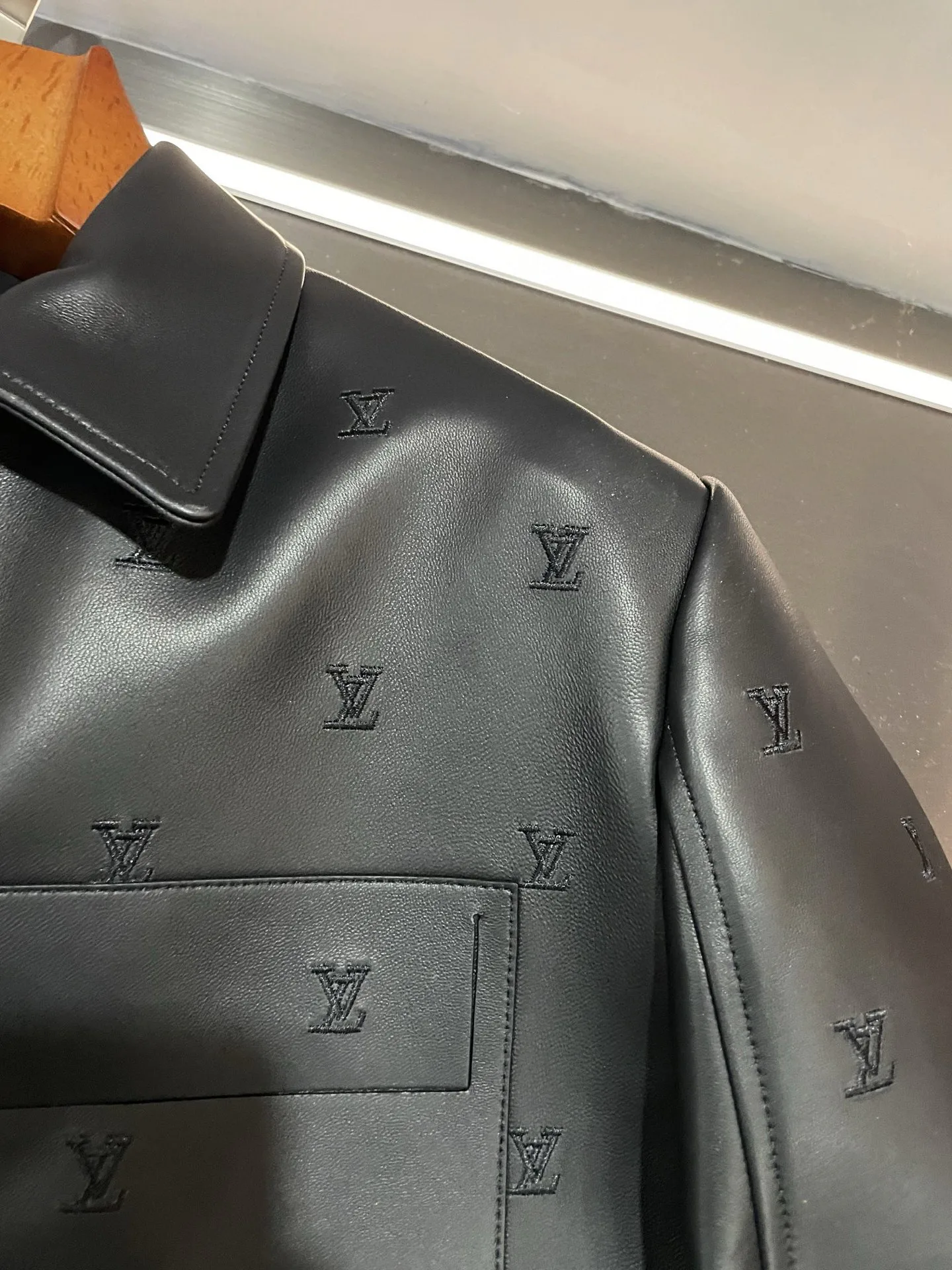 Кожаные Куртки И Дублёнки Женские Louis Vuitton 19236129