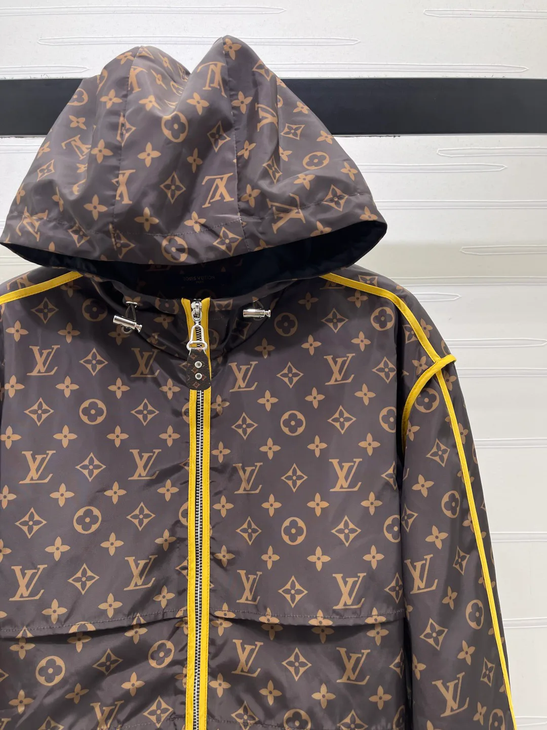 Куртки И Пуховики Женские Louis Vuitton 18038738
