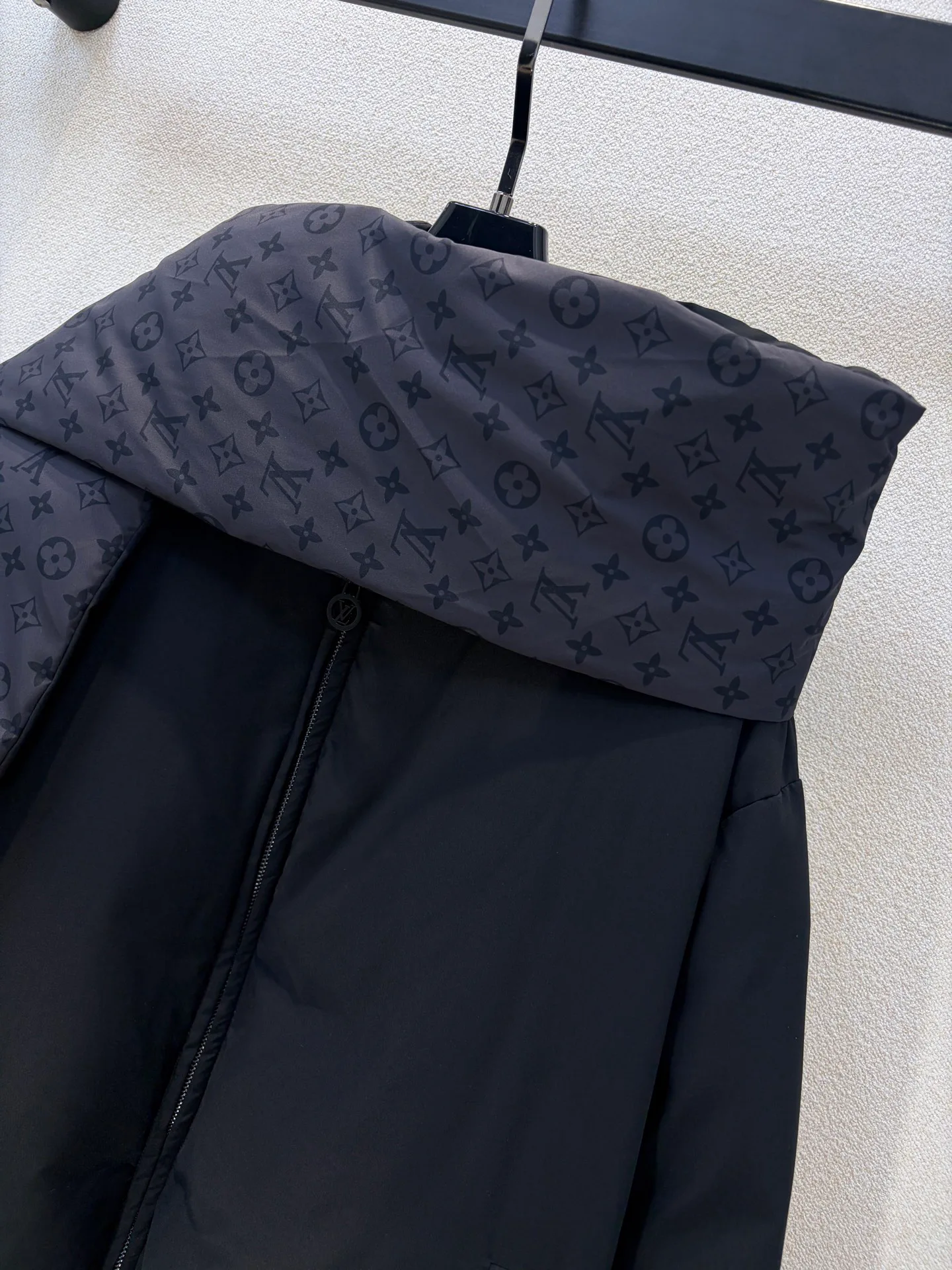 Куртки И Пуховики Женские Louis Vuitton 19037751
