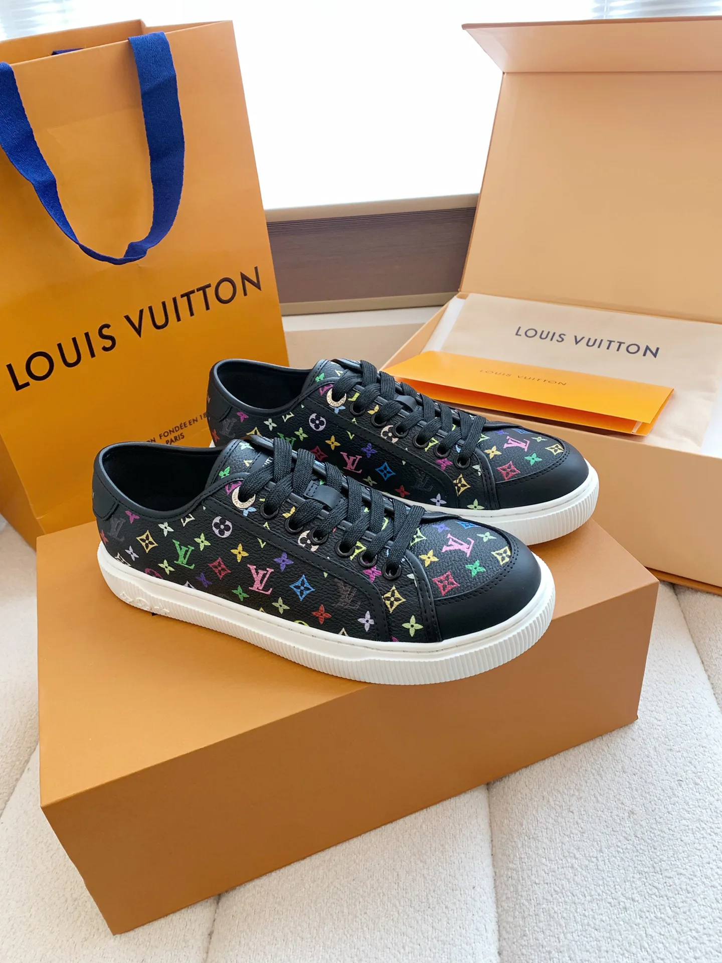 Кроссовки Женские Louis Vuitton 11876784