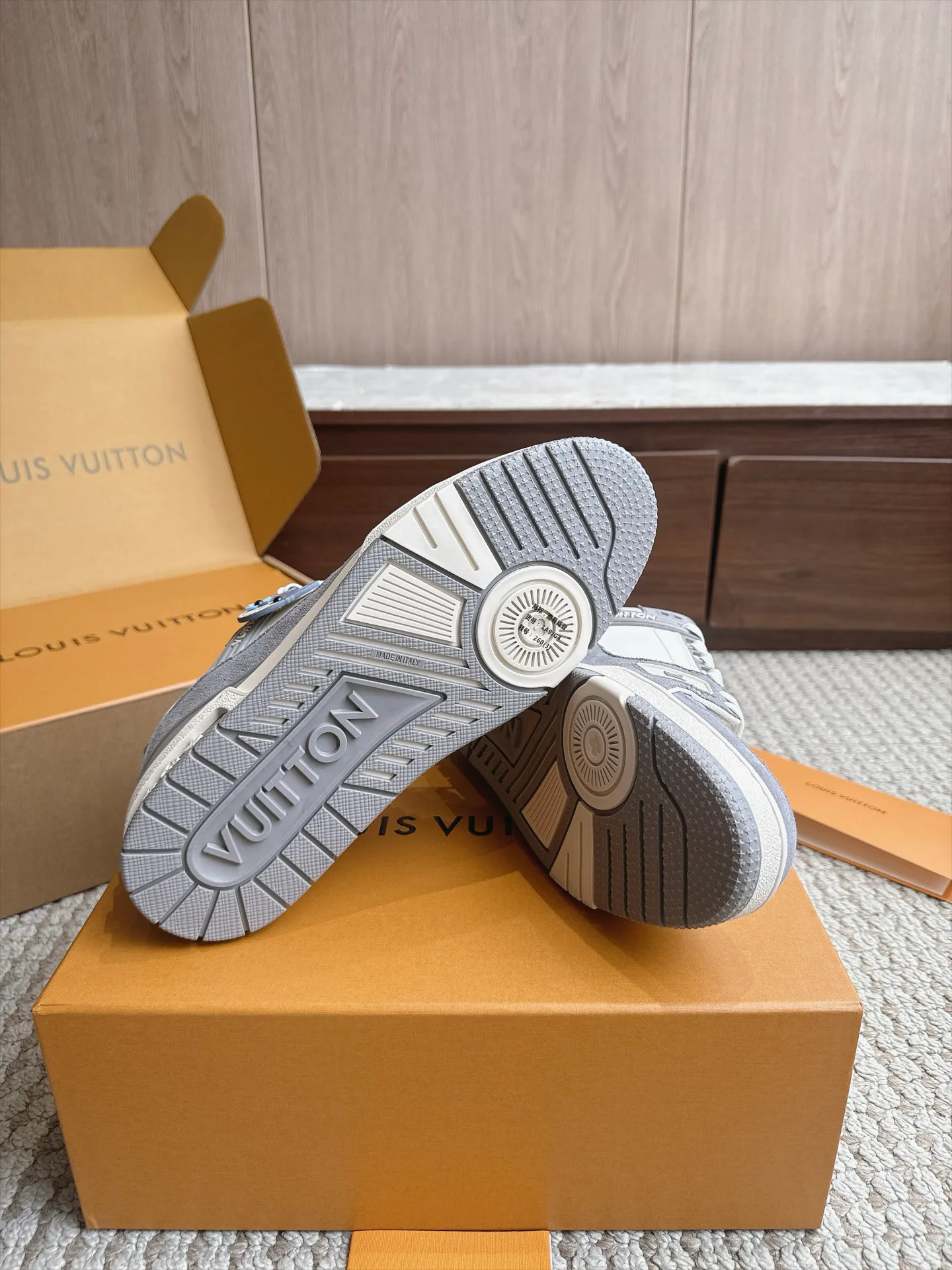 Кроссовки Мужские Louis Vuitton 18039311