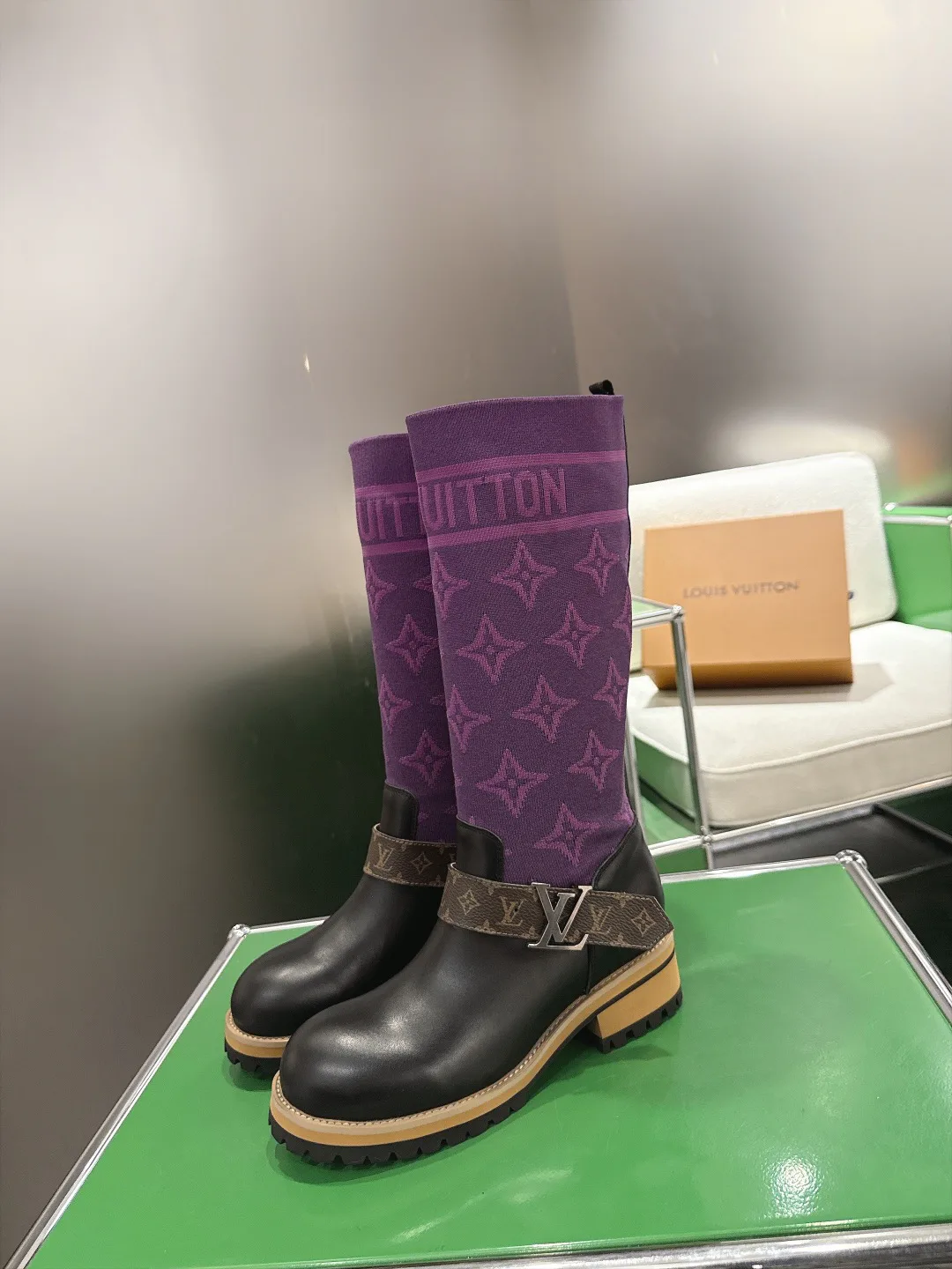 Сапоги Женские Louis Vuitton 18011659