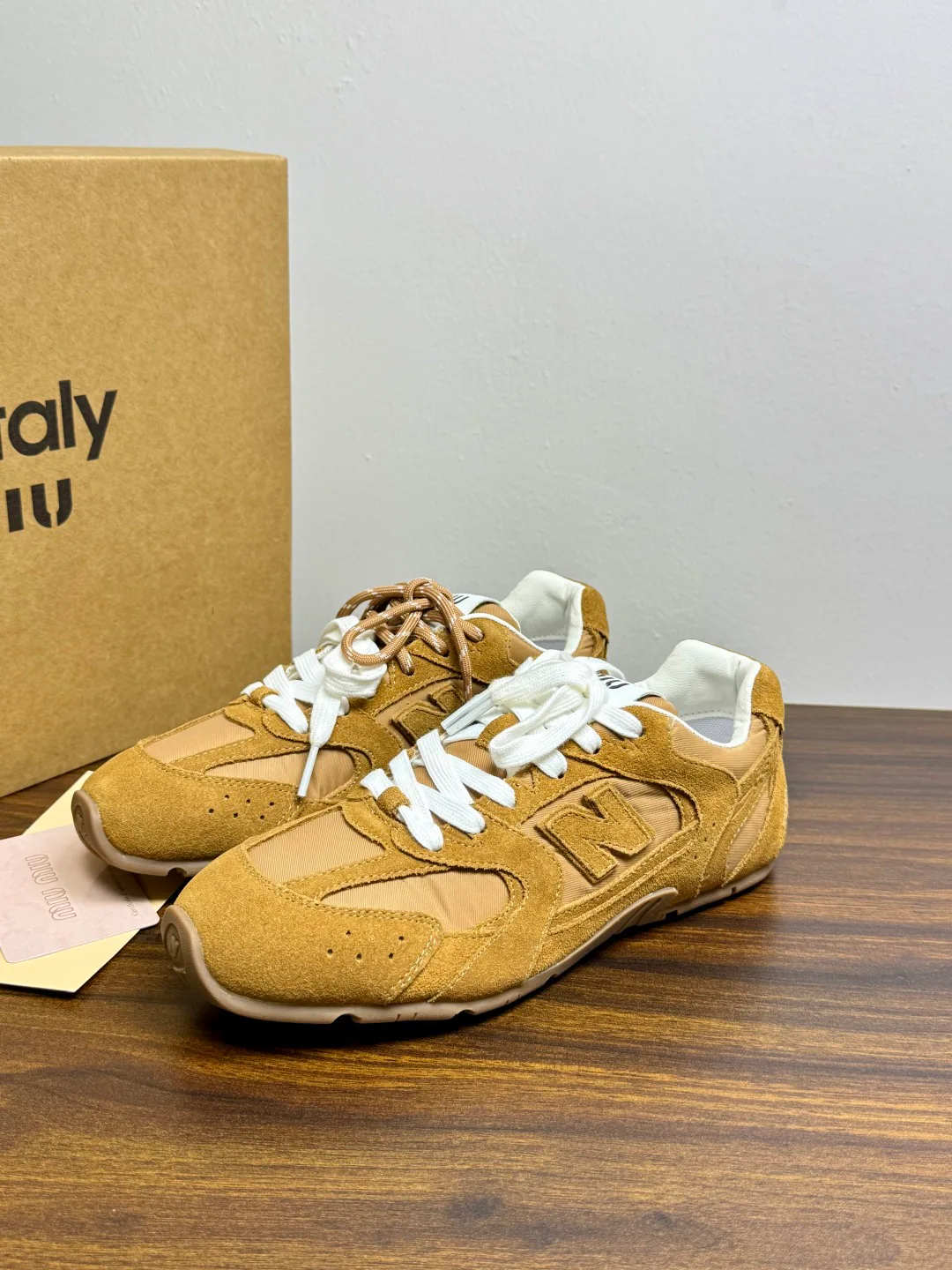 Кроссовки Женские Miu Miu 18961436