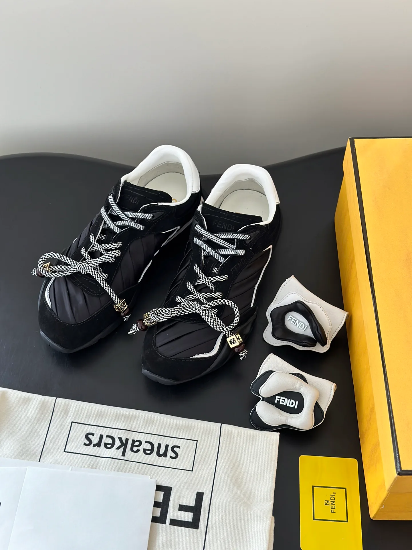 Кроссовки Женские Fendi 11886720