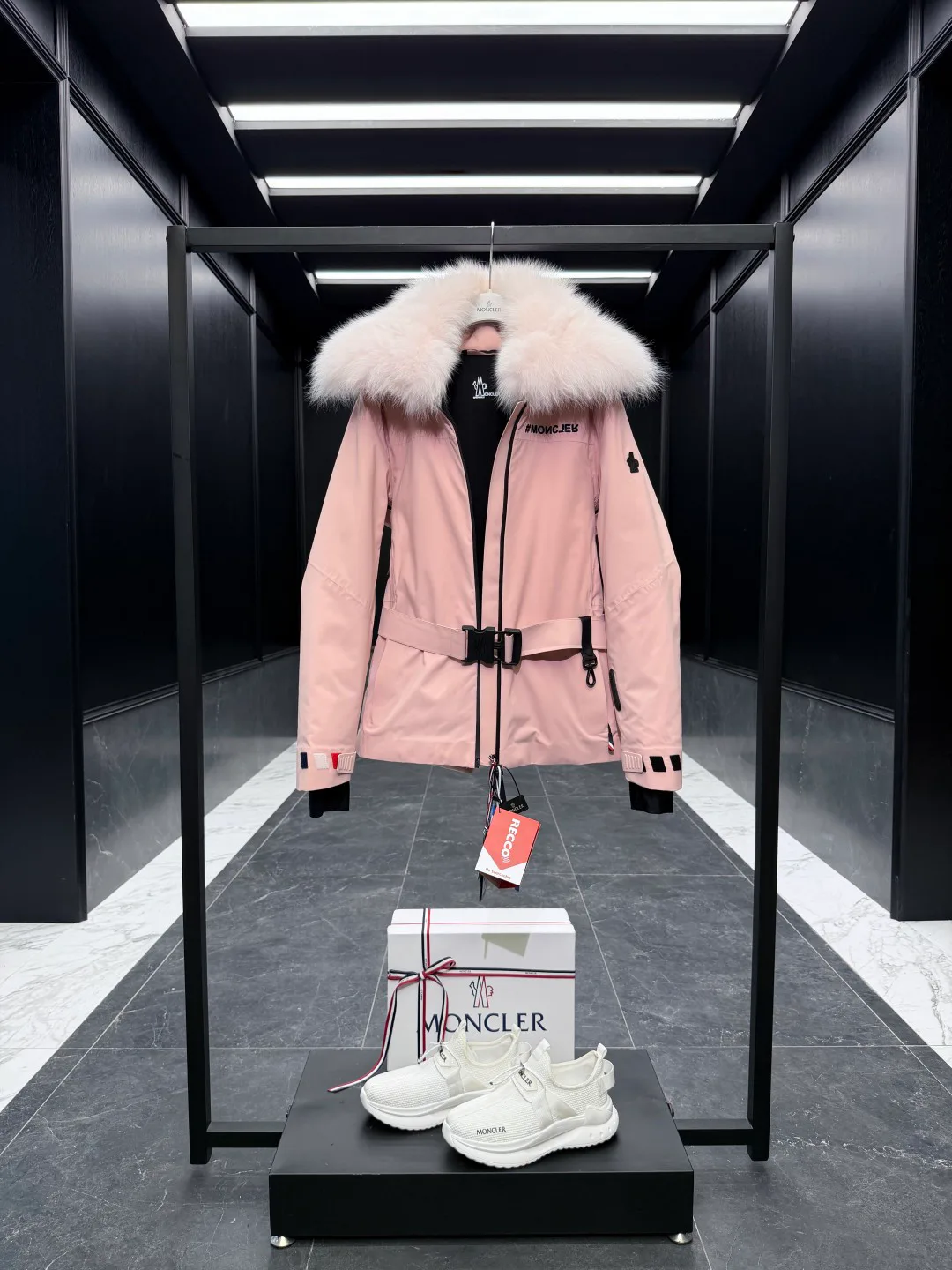 Куртки И Пуховики Женские Moncler 18741173