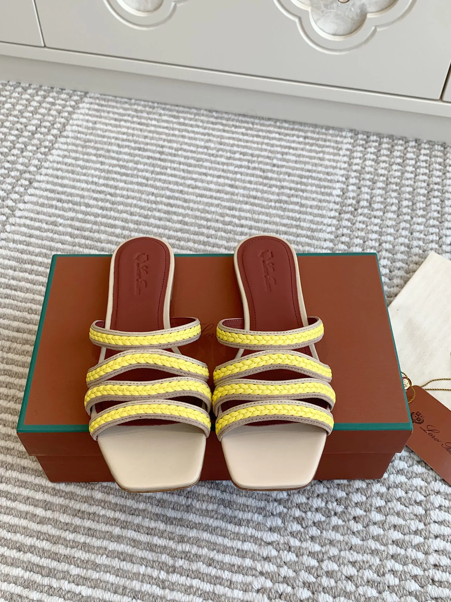 Шлепанцы Женские Loro Piana 9238