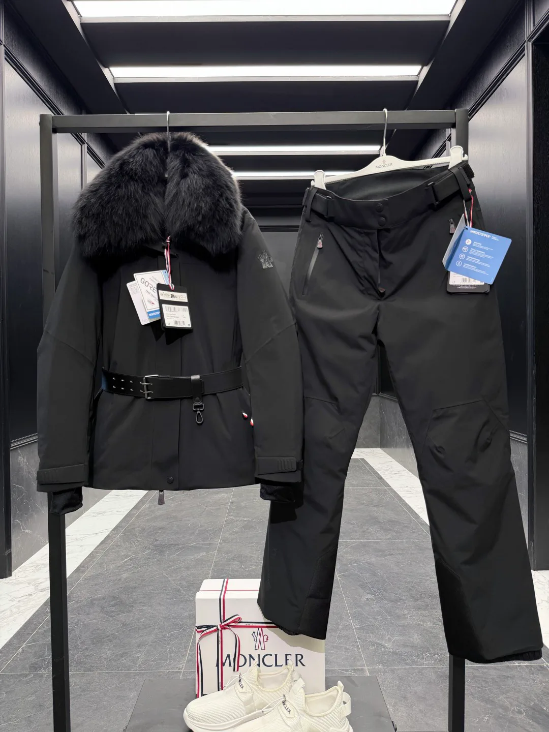 Куртки И Пуховики Женские Moncler 19336112
