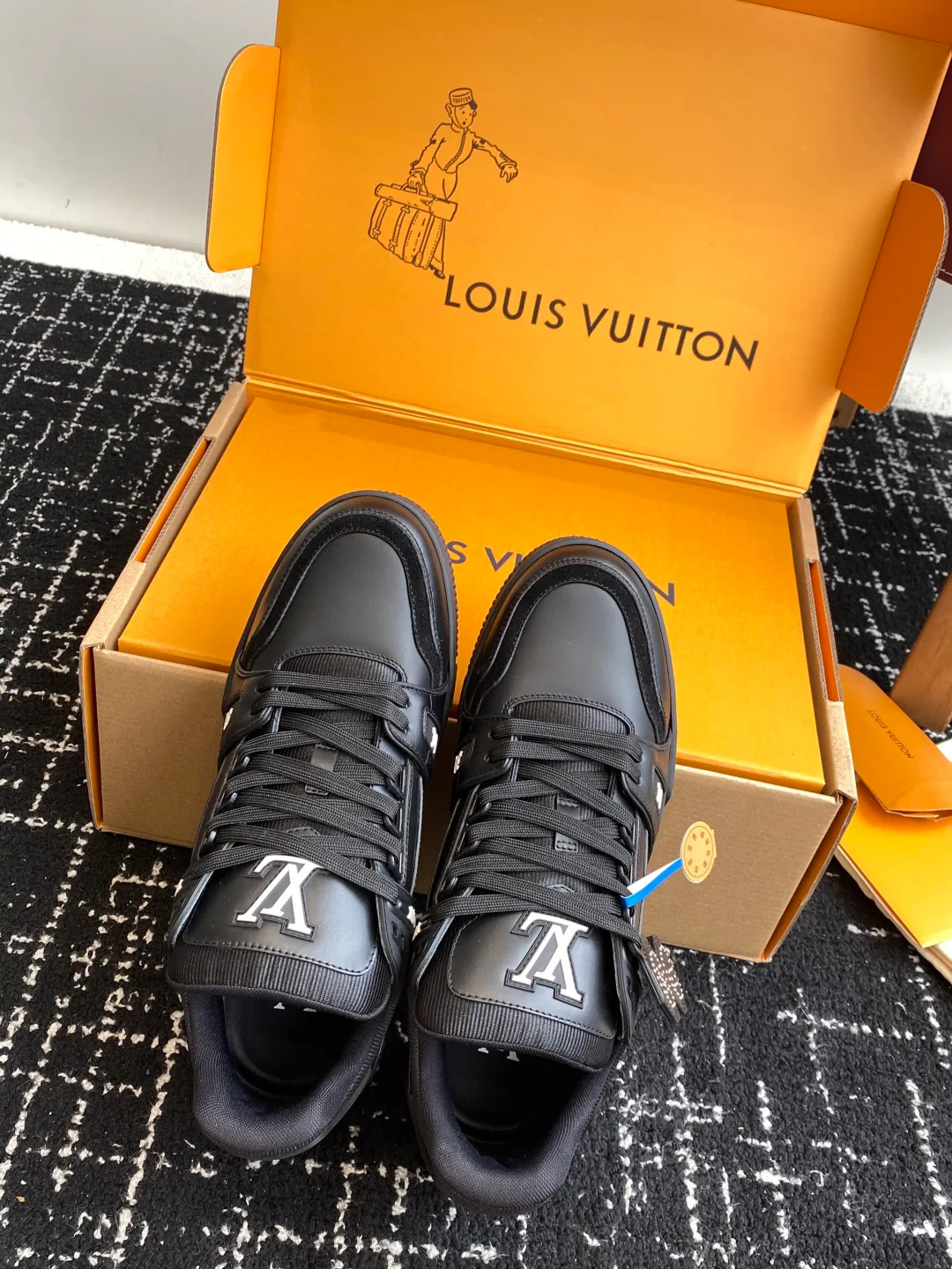 Кроссовки Женские Louis Vuitton 5438138