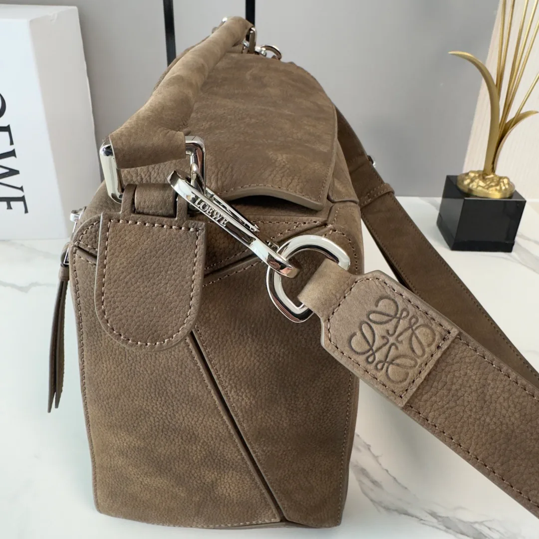 Классические Сумки Женские Loewe 18030347