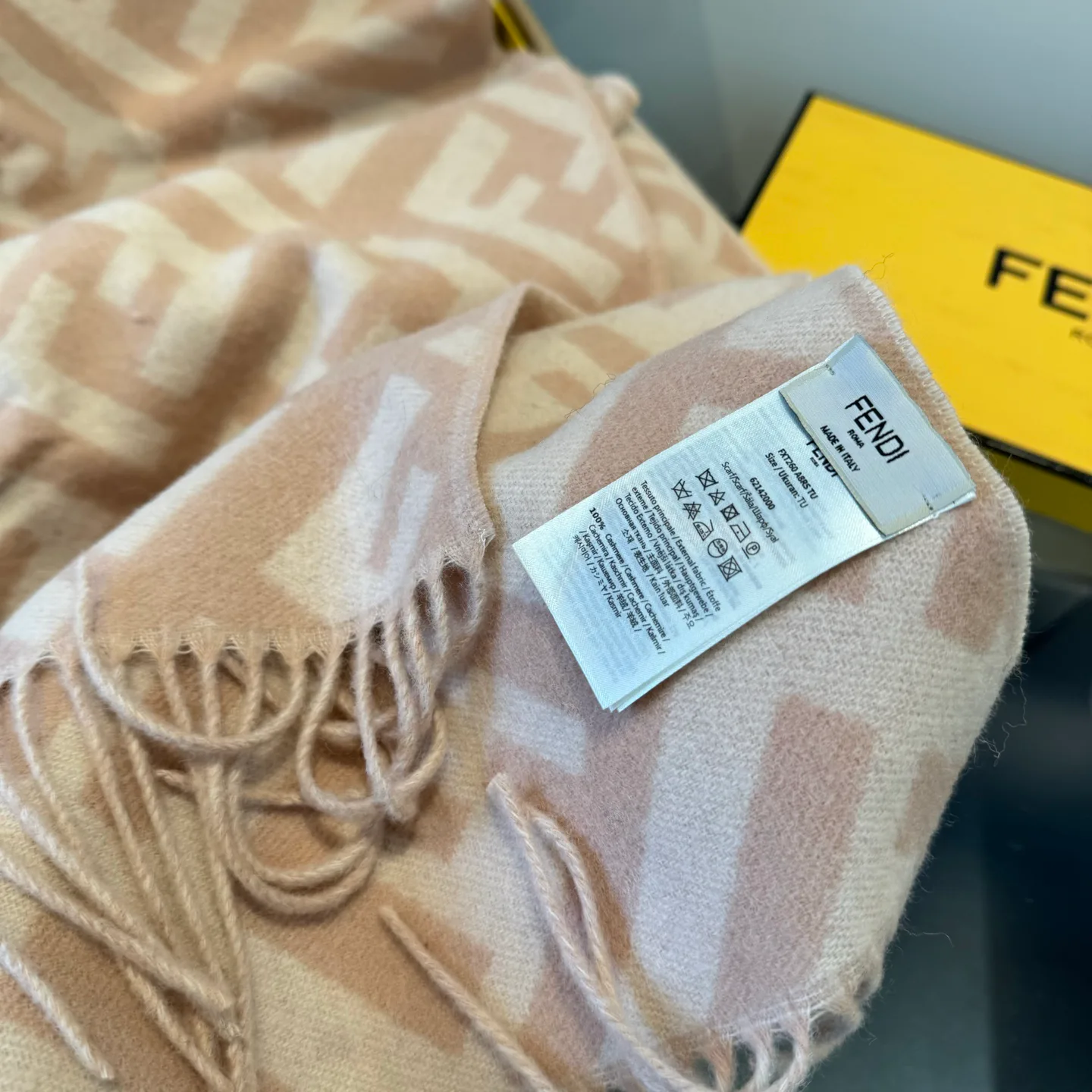 Шарфы Fendi 412336