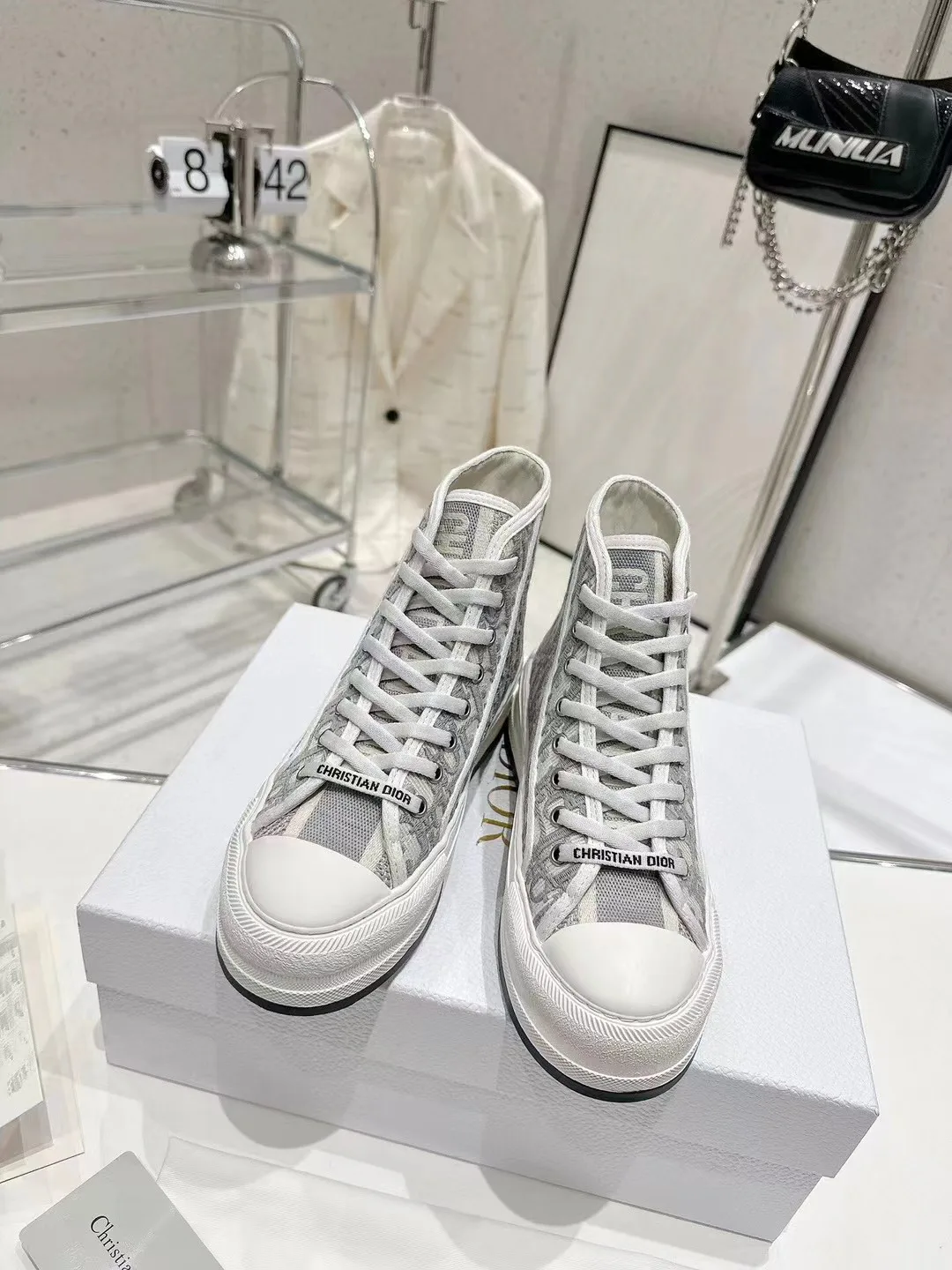 Кроссовки Женские Christian Dior 18311532