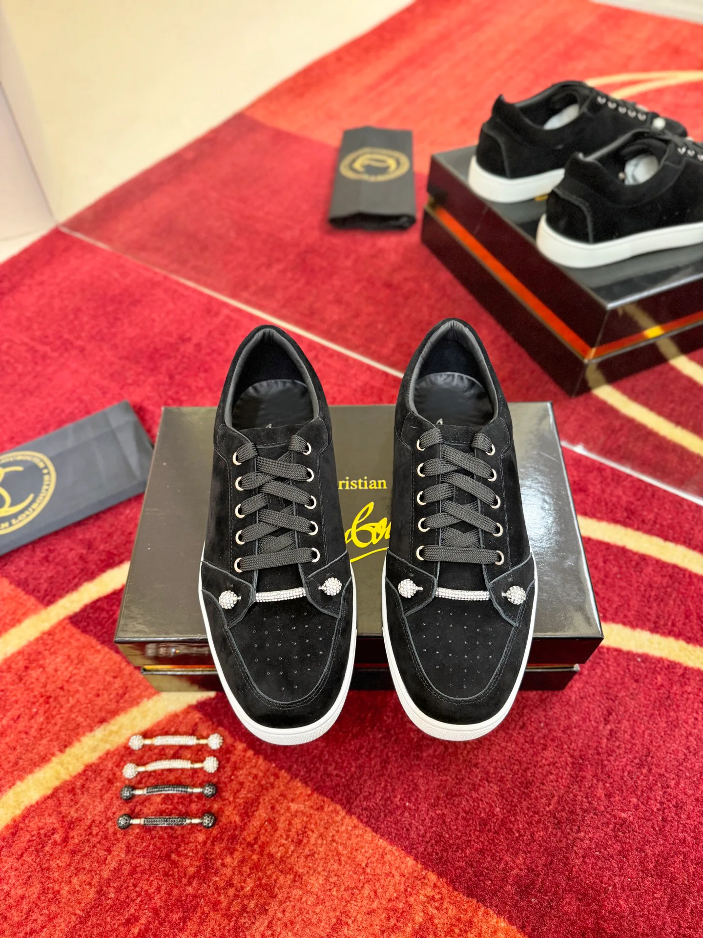 Кроссовки Женские Christian Louboutin 18835395