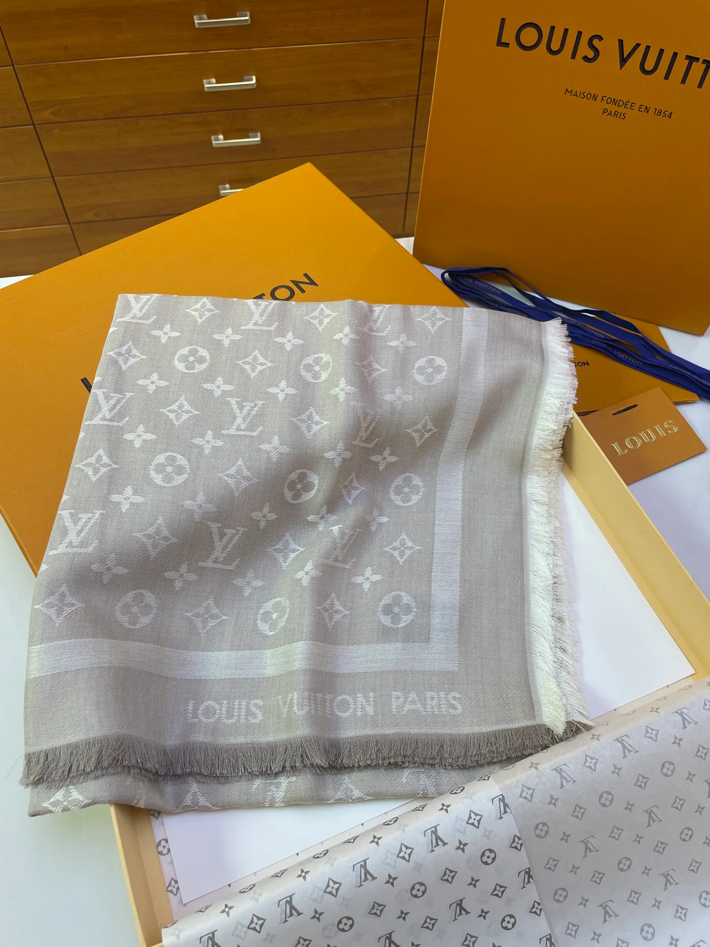 Шарфы Louis Vuitton 17928307