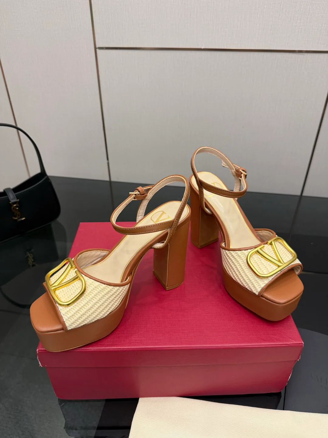 Босоножки Женские Valentino 13241318