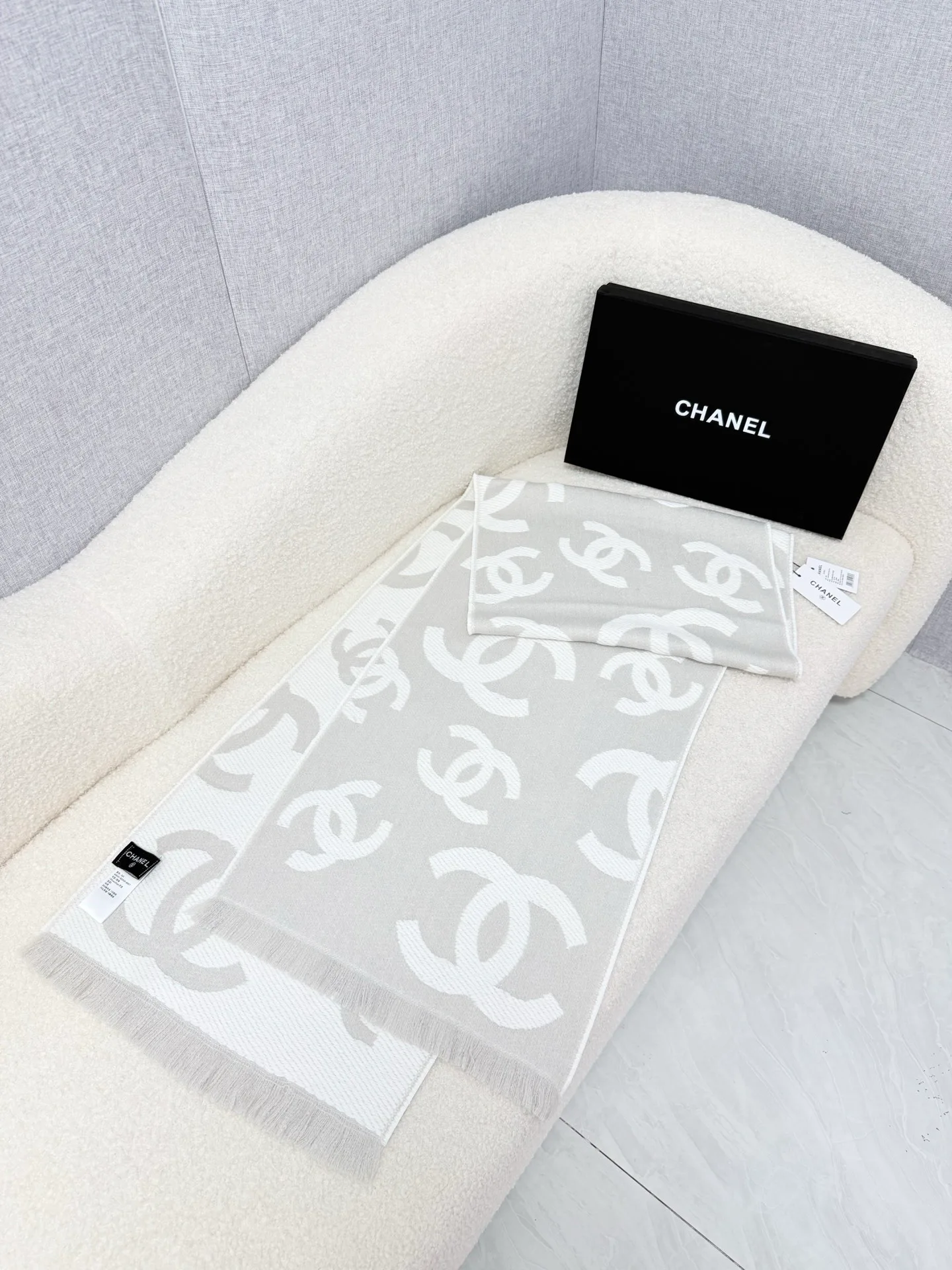 Шарфы Chanel 18675461