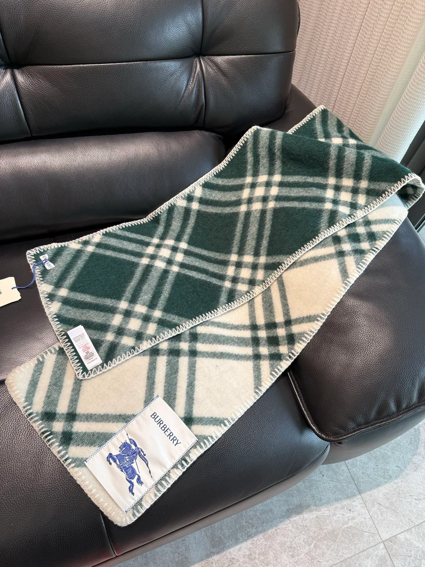 Шарфы Burberry 18626966