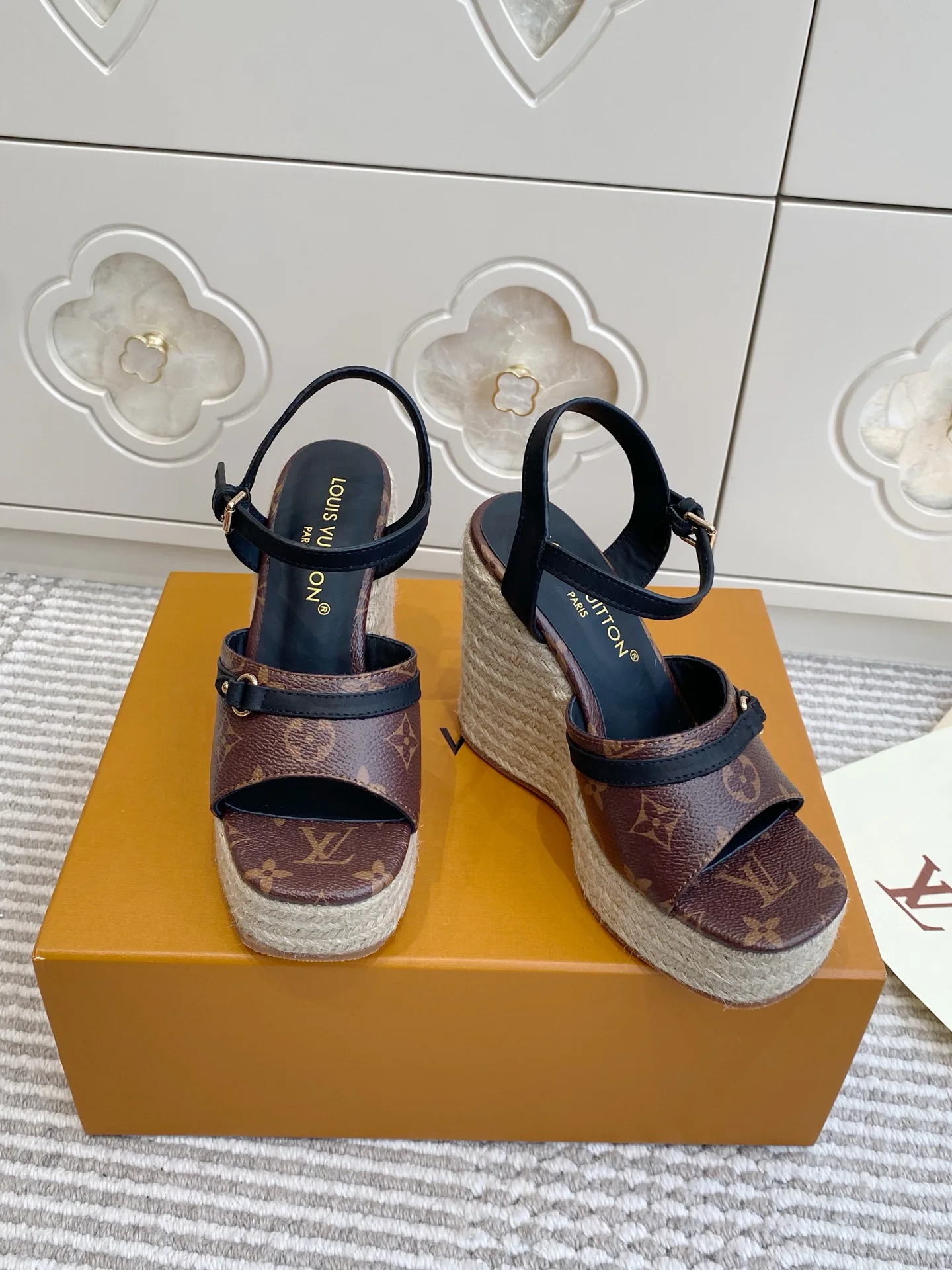 Босоножки Женские Louis Vuitton 12779849