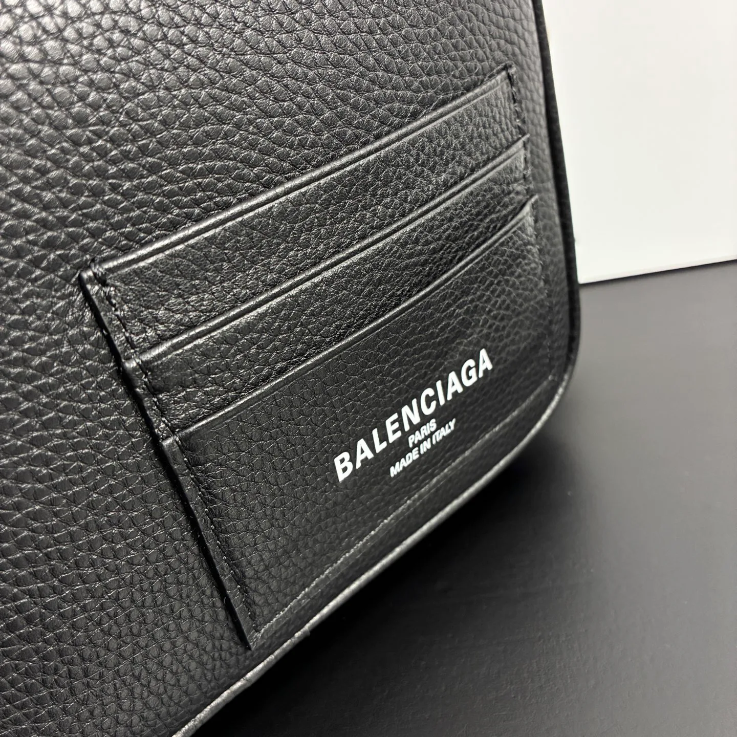 Сумки На Ремне Женские Balenciaga 18136516