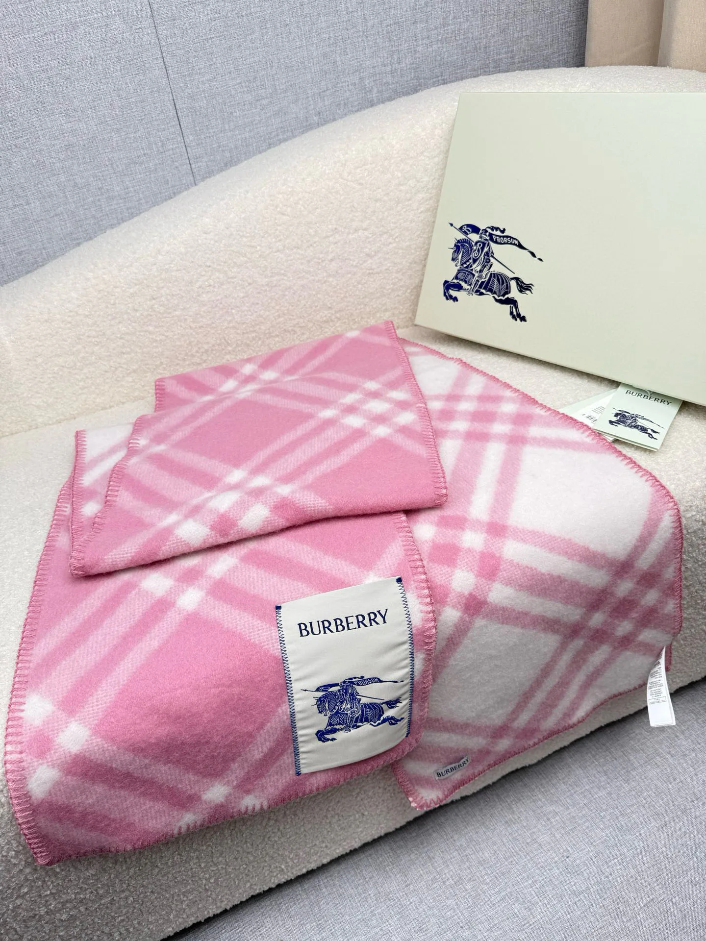 Шарфы Burberry 17948824