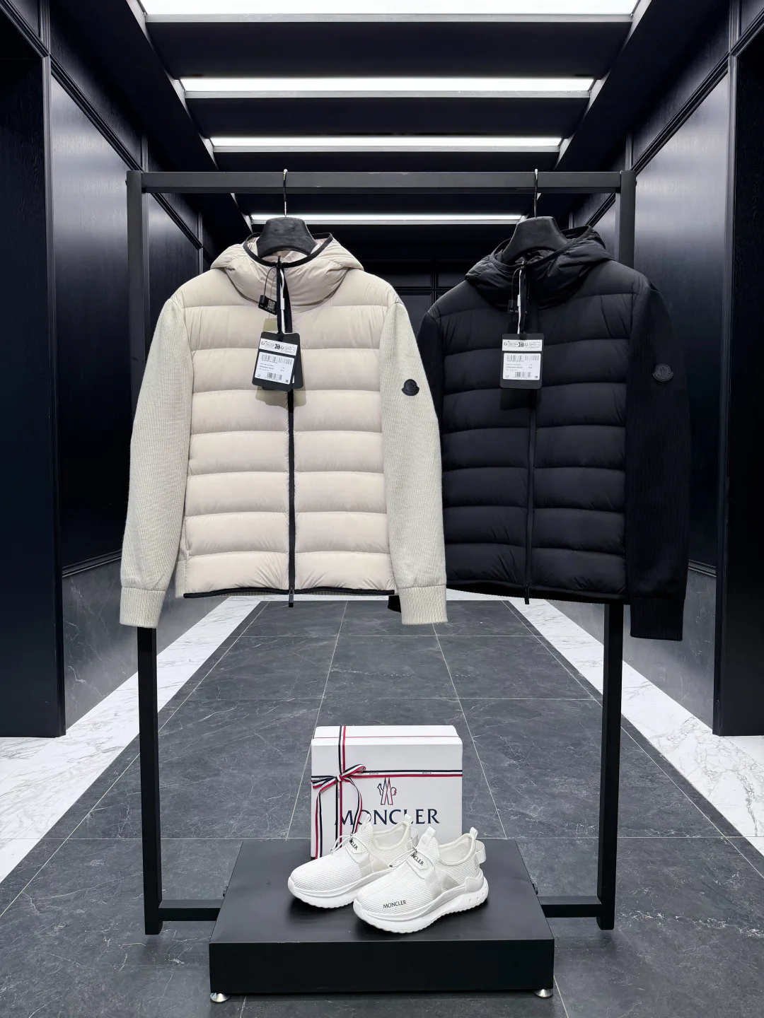 Куртки И Пуховики Женские Moncler 18971581