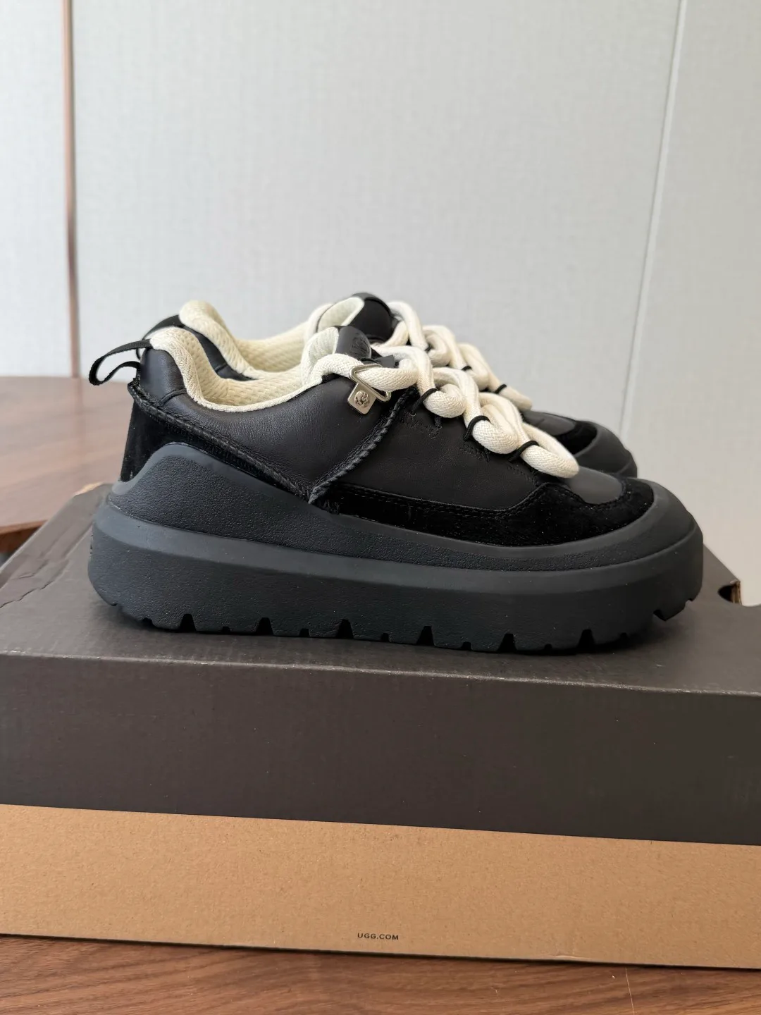 Кроссовки Женские Ugg 18796503