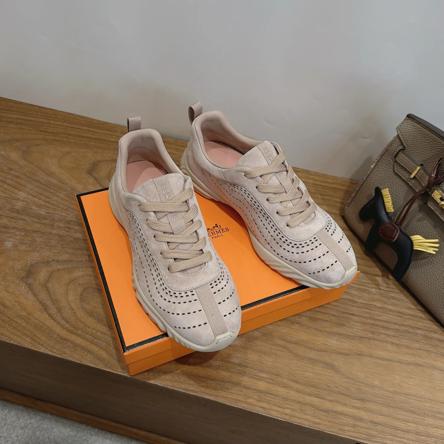 Кроссовки Женские Hermes 18230948