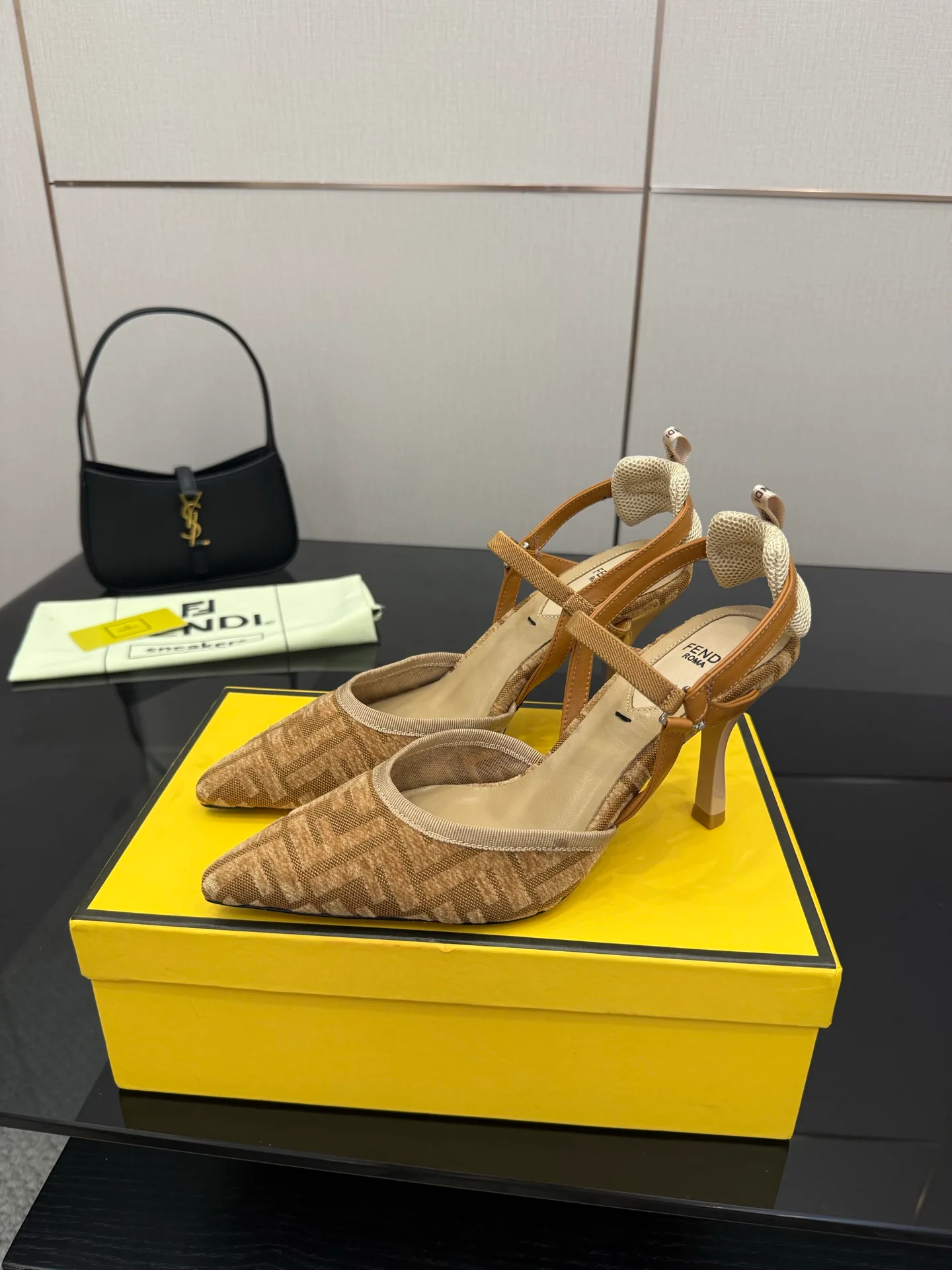 Босоножки Женские Fendi