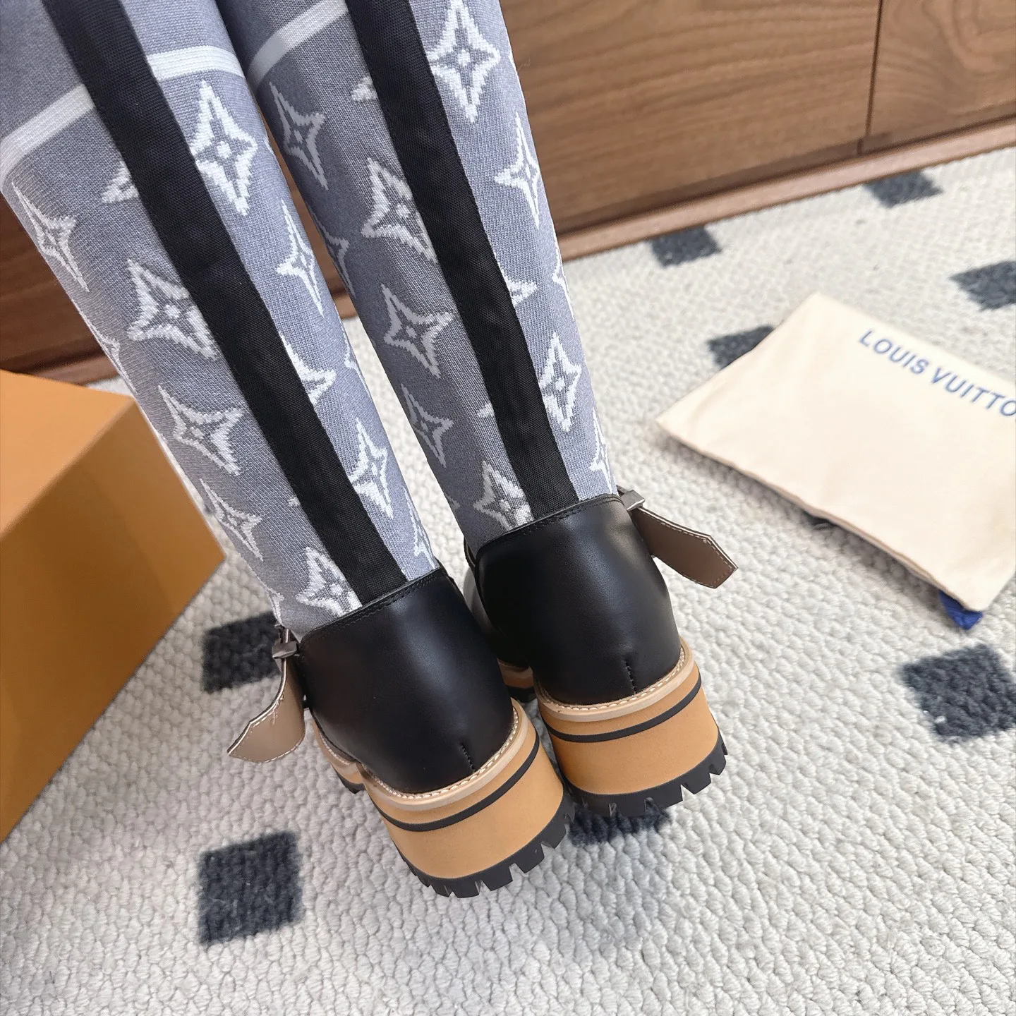 Ботинки Женские Louis Vuitton 18025505
