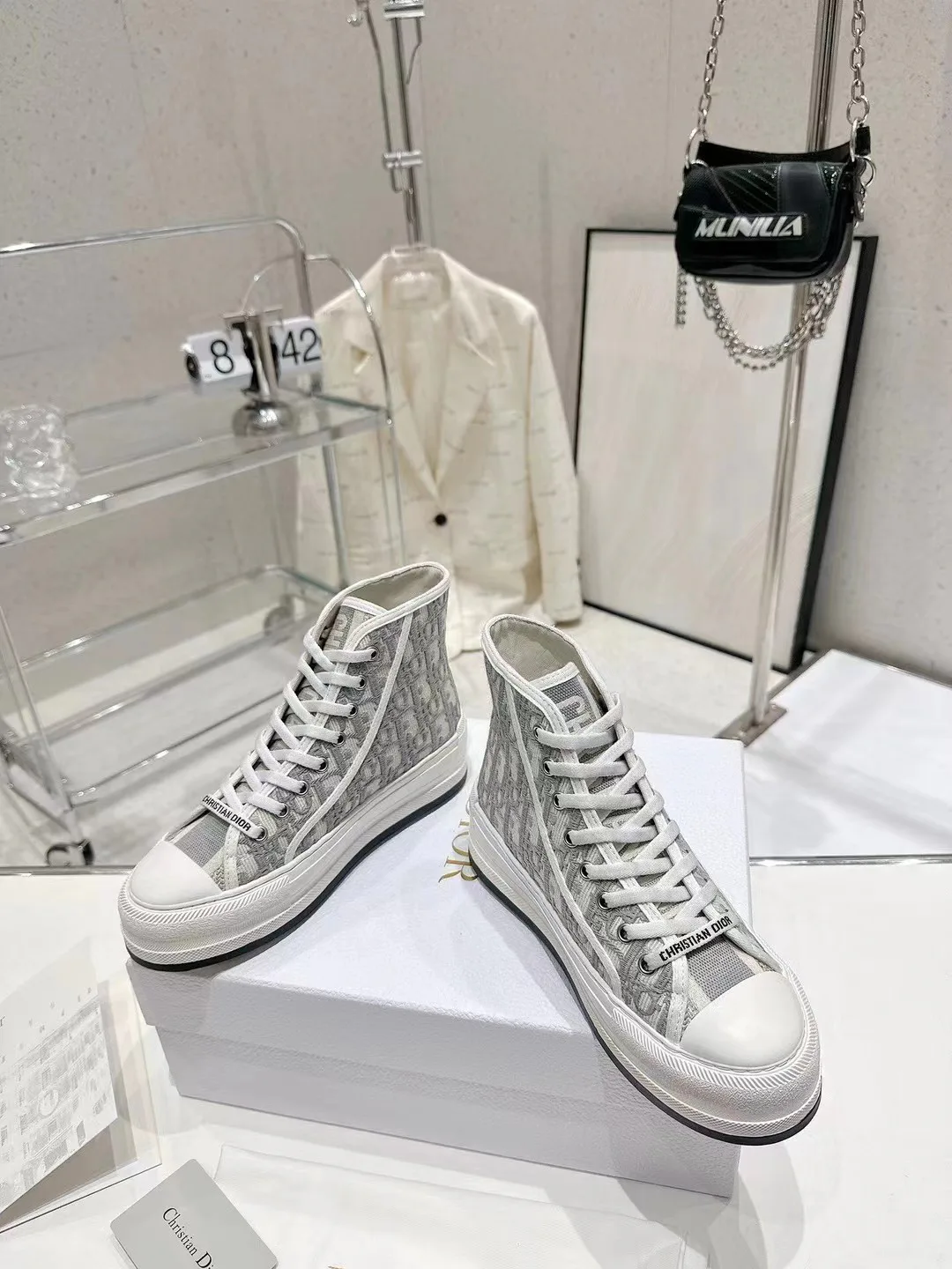 Кроссовки Женские Christian Dior 18311532