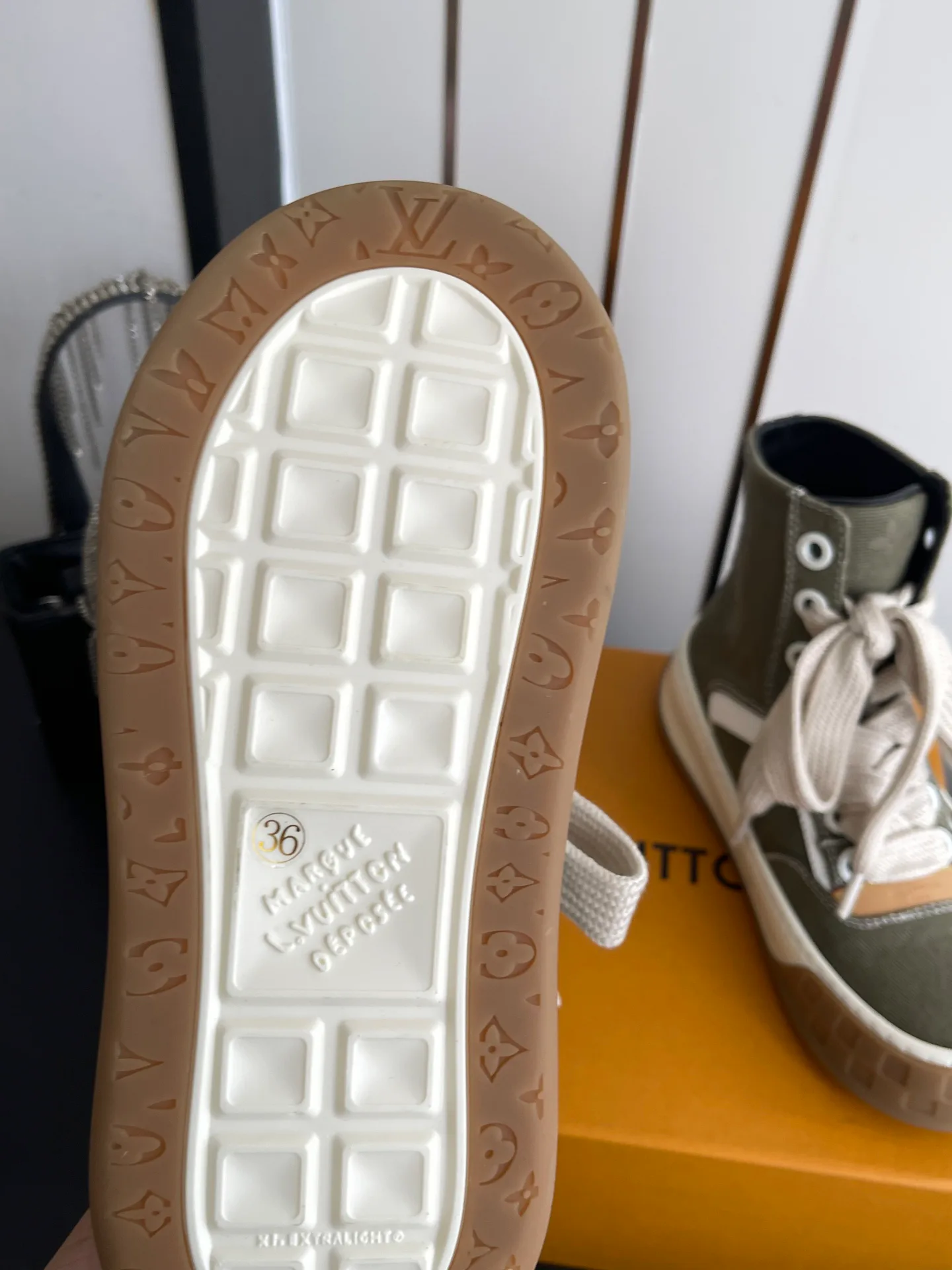 Кроссовки Женские Louis Vuitton 17673243