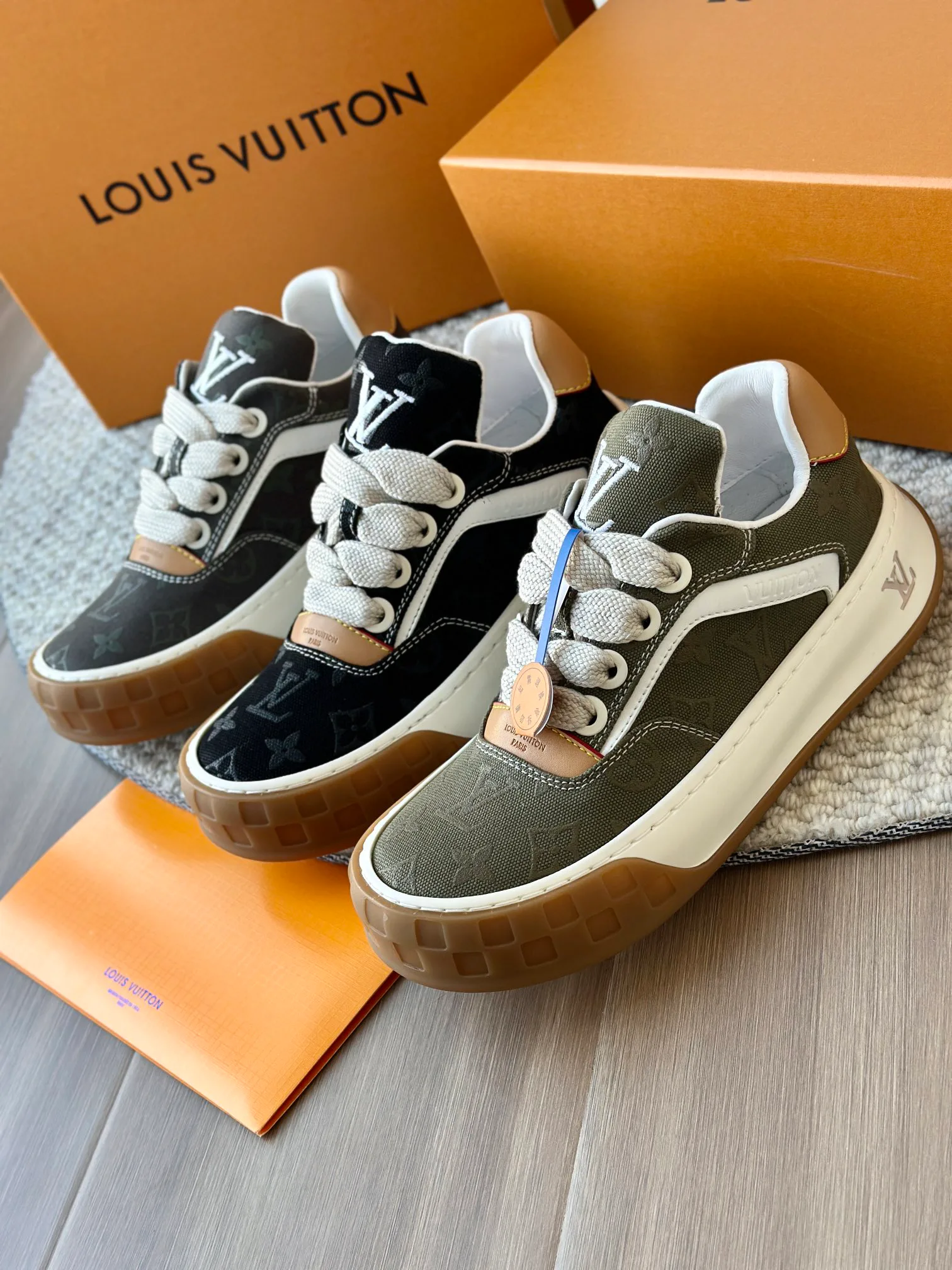 Кроссовки Женские Louis Vuitton 18769307