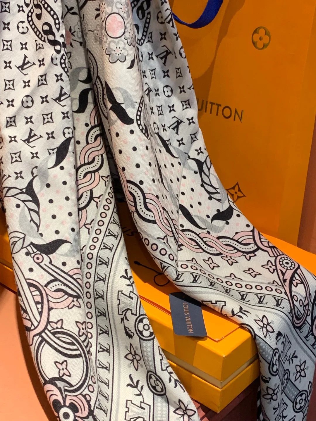 Шарфы Louis Vuitton 895230