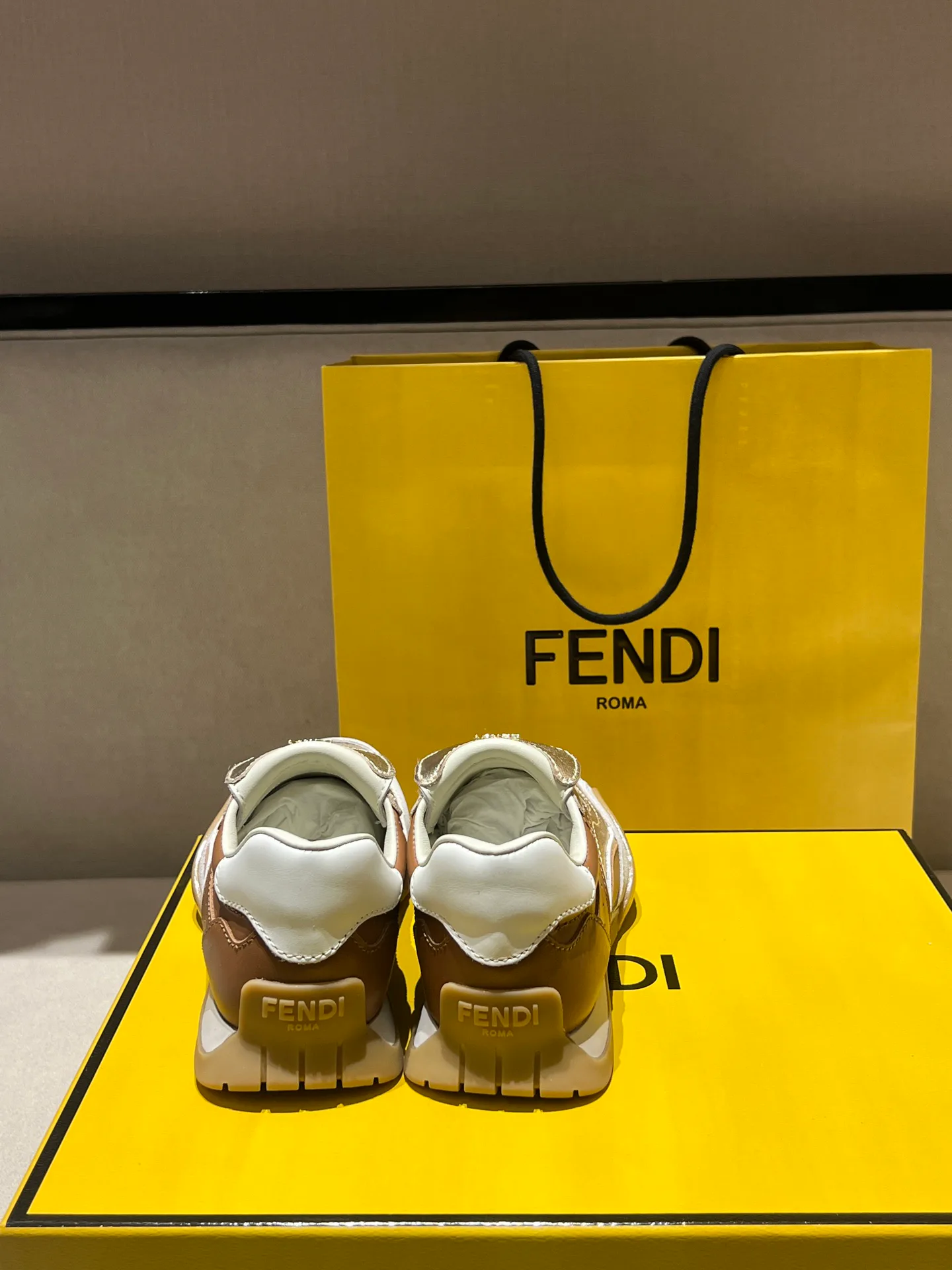 Кроссовки Женские Fendi 18020722