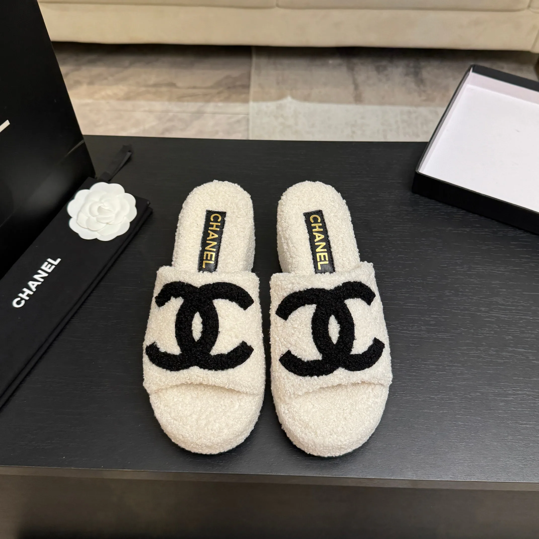 Тапочки Женские Chanel 18500996