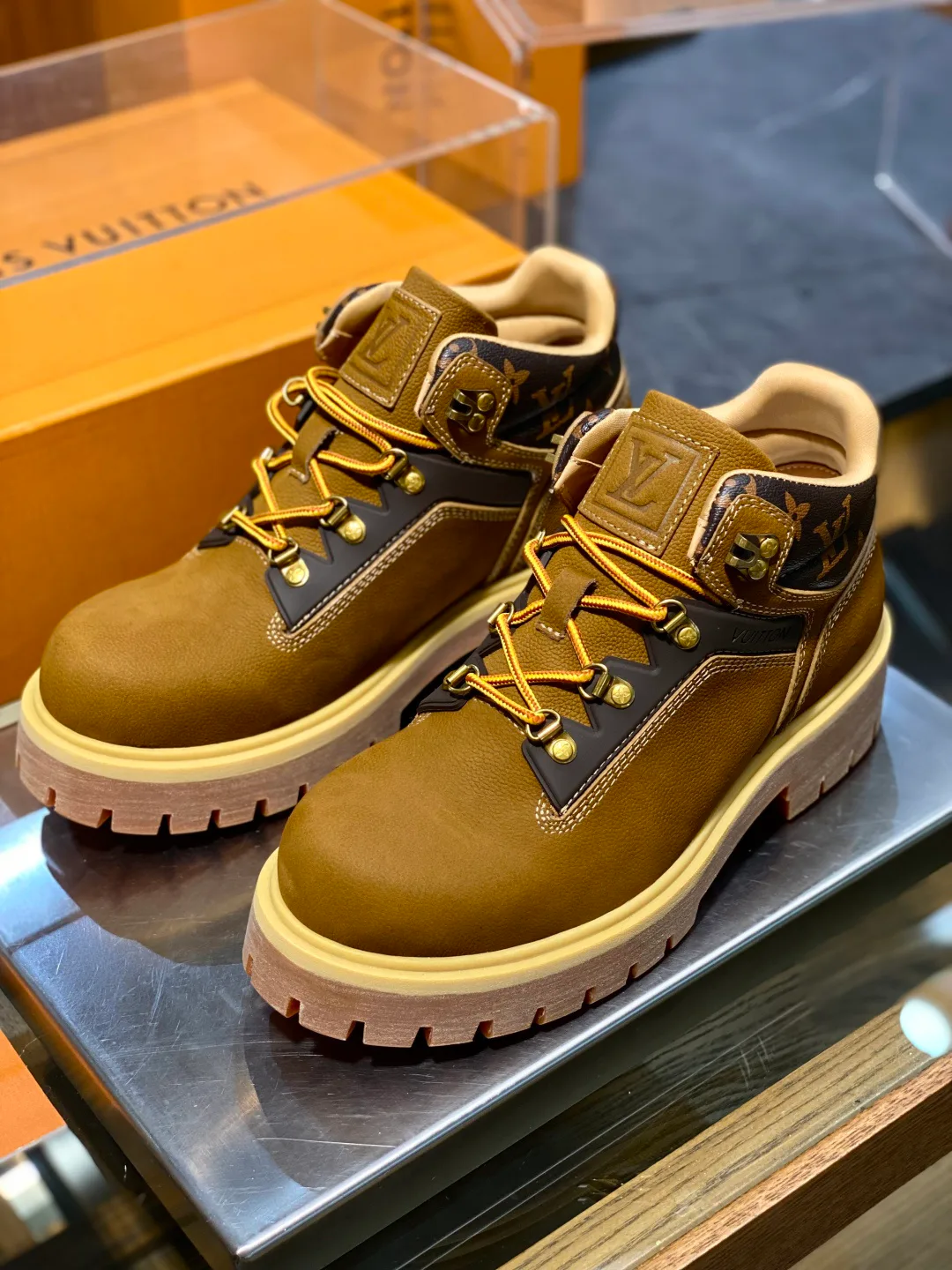 Ботинки Мужские Louis Vuitton 18363479
