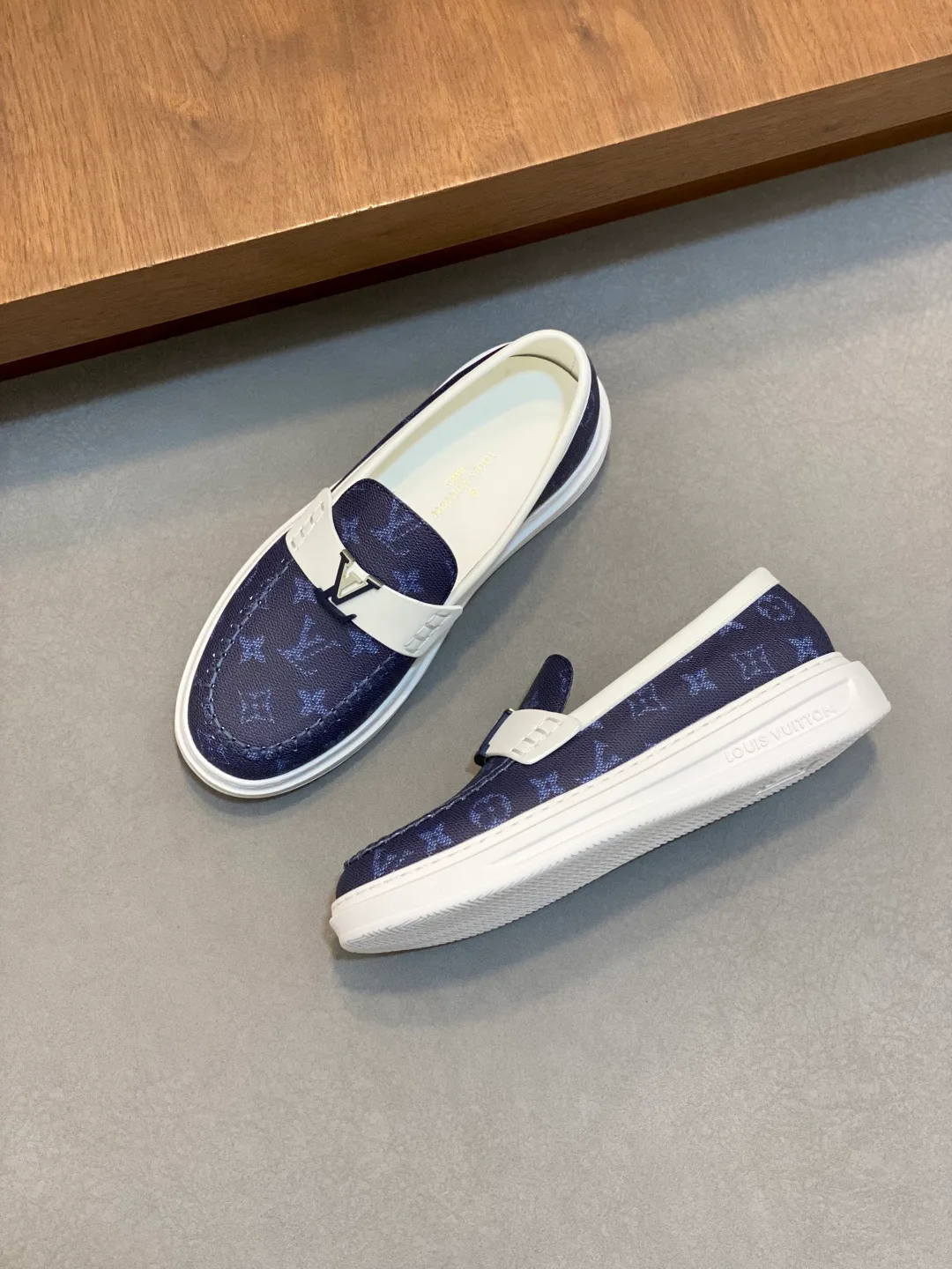 Кроссовки Мужские Louis Vuitton 11891573