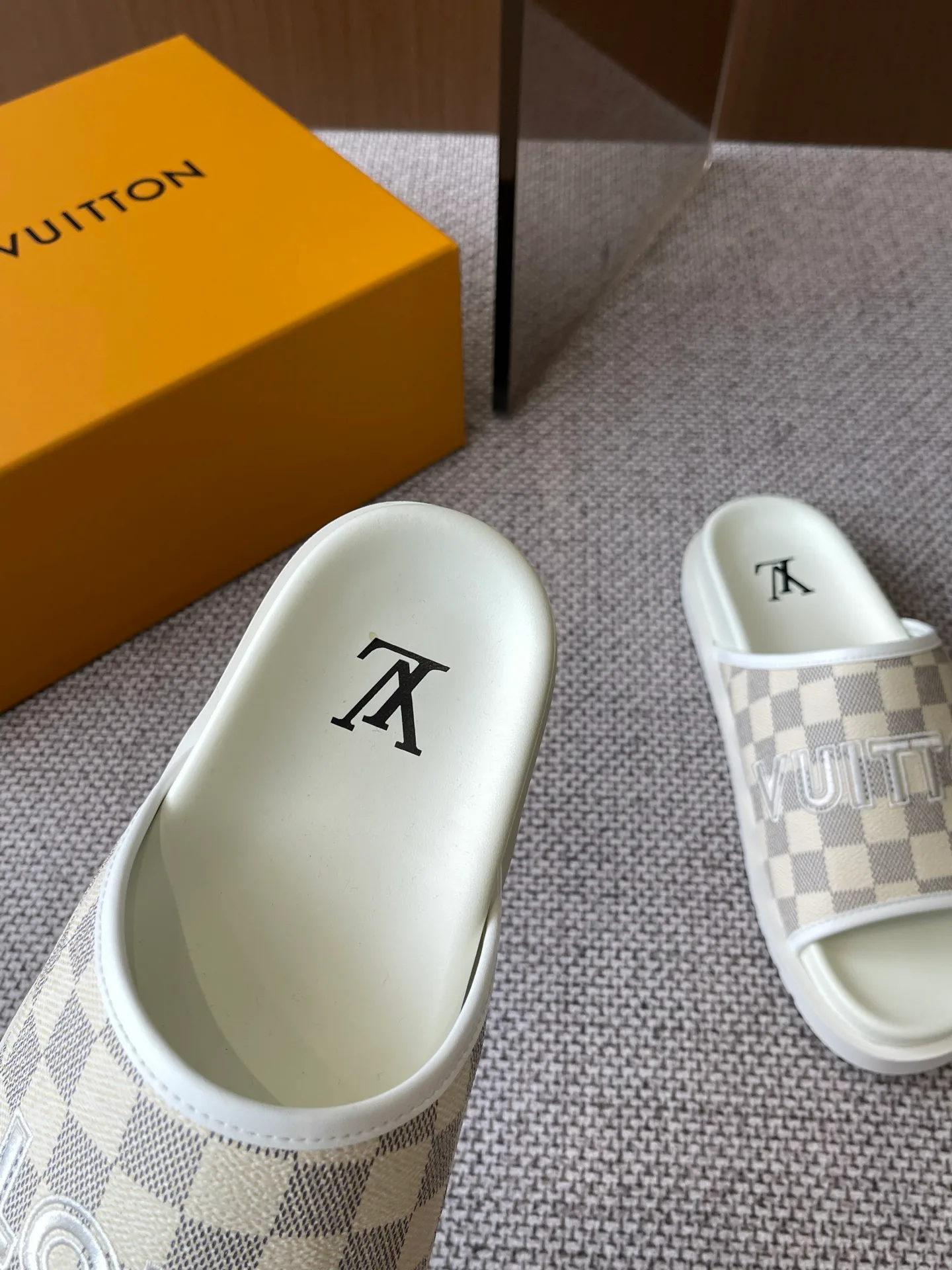 Шлепанцы Женские Louis Vuitton 34051