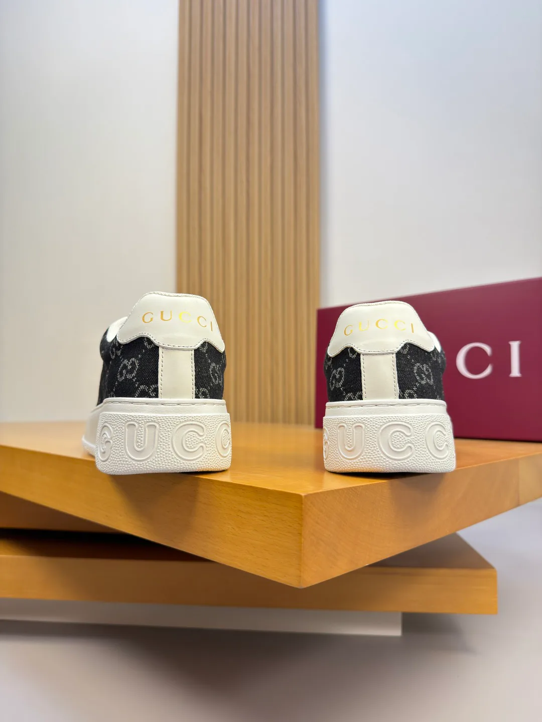 Кроссовки Женские Gucci 18781752