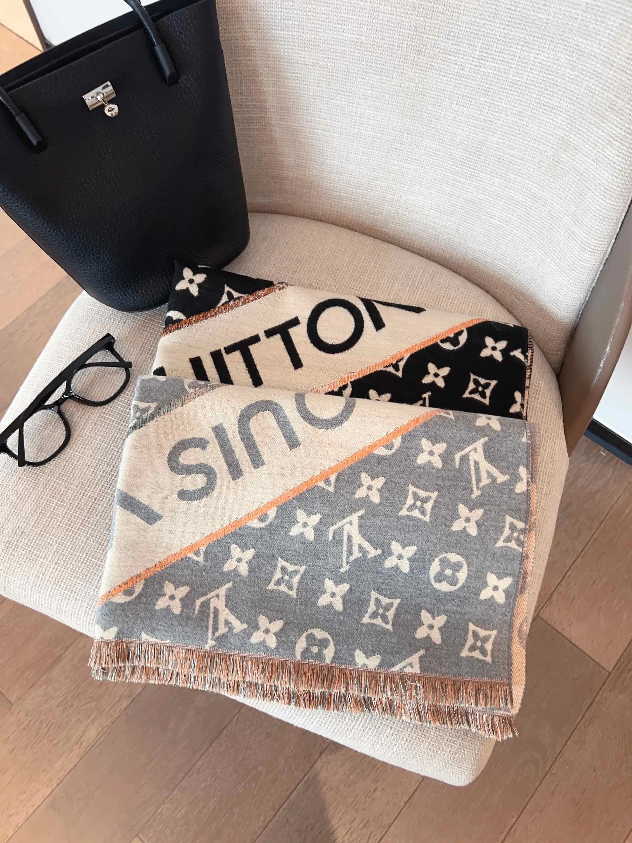 Шарфы Louis Vuitton 1973609