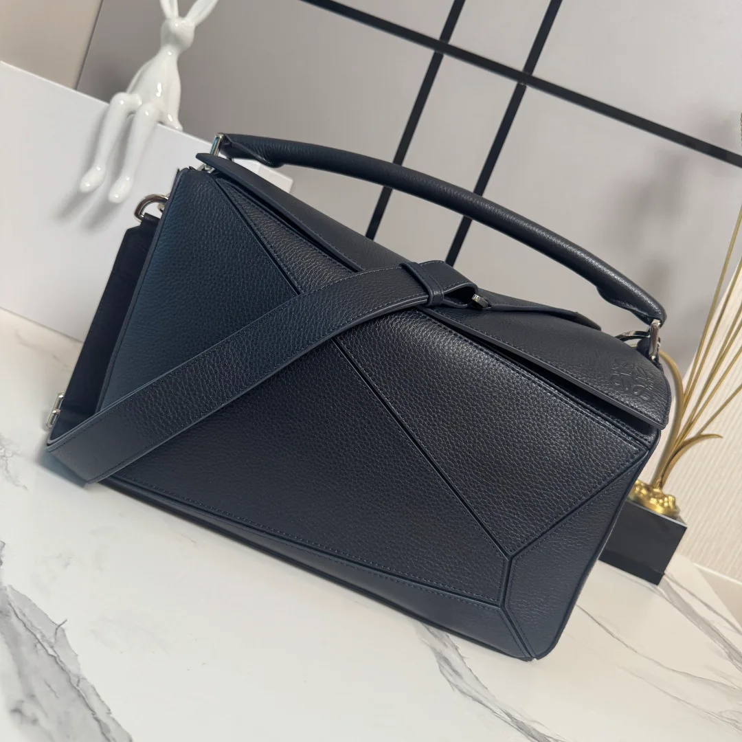 Классические Сумки Женские Loewe 18030341