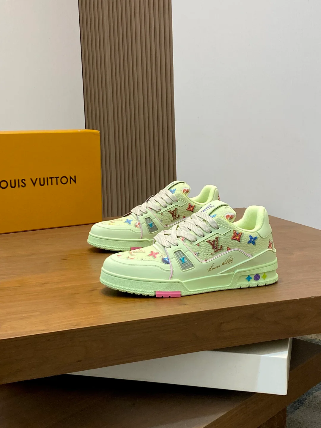 Кроссовки Женские Louis Vuitton 1570268