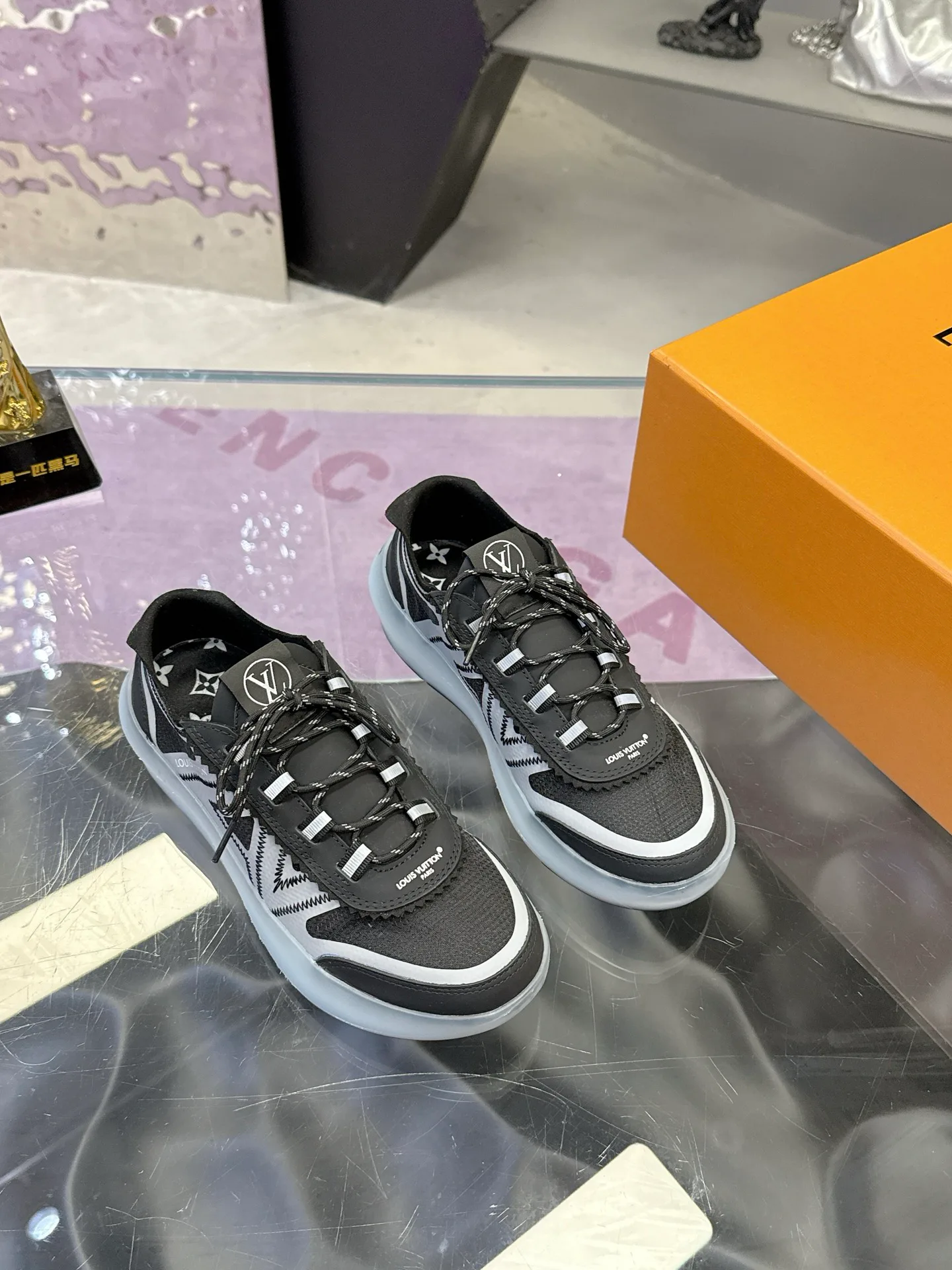 Кроссовки Женские Louis Vuitton 17368528