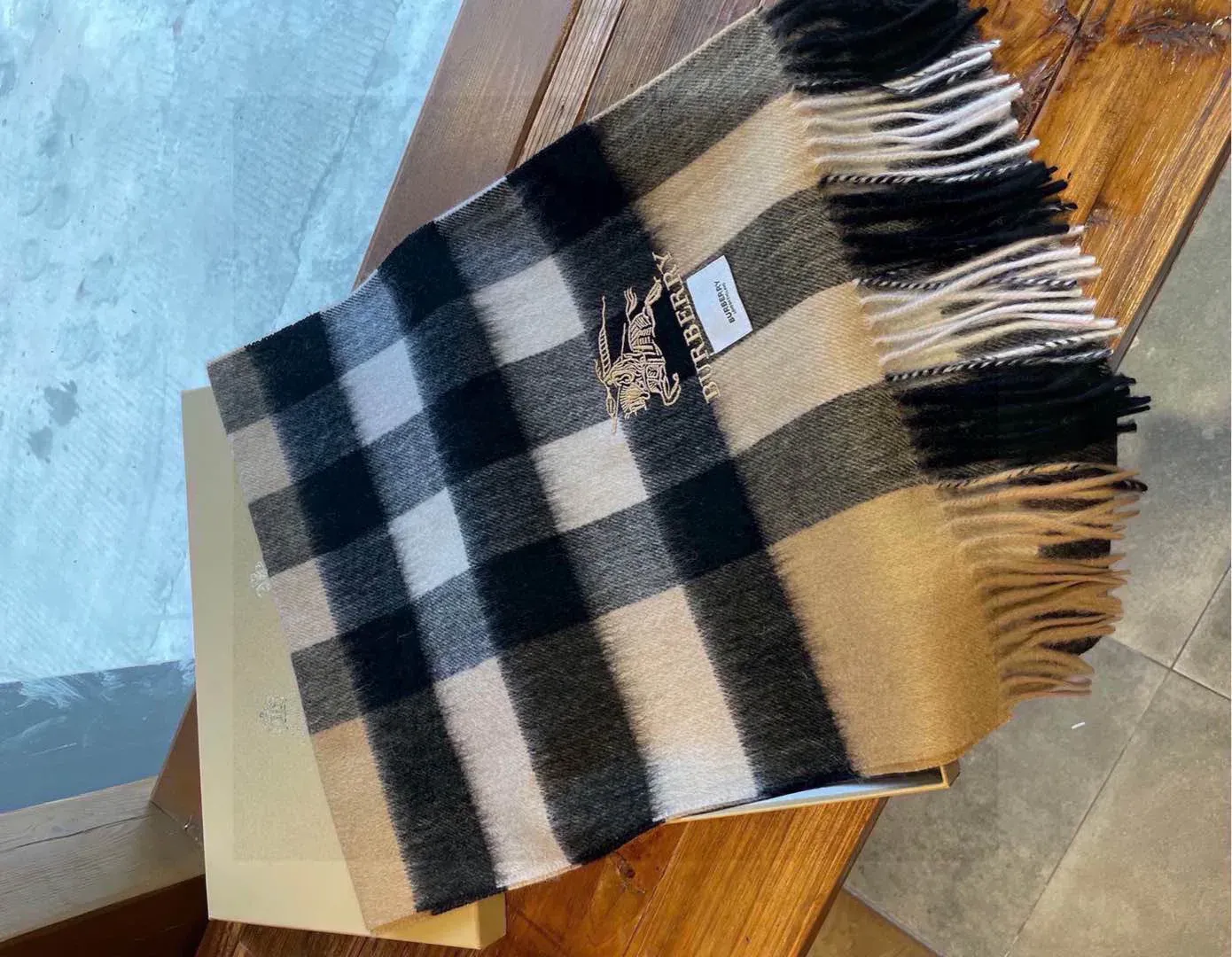 Шарфы Burberry 832143