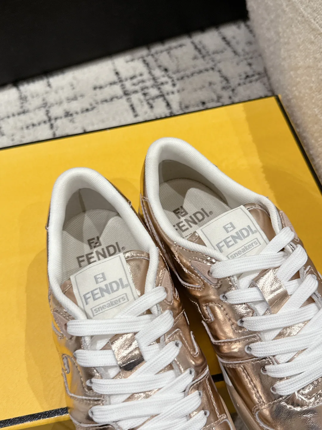 Кроссовки Женские Fendi 11567553