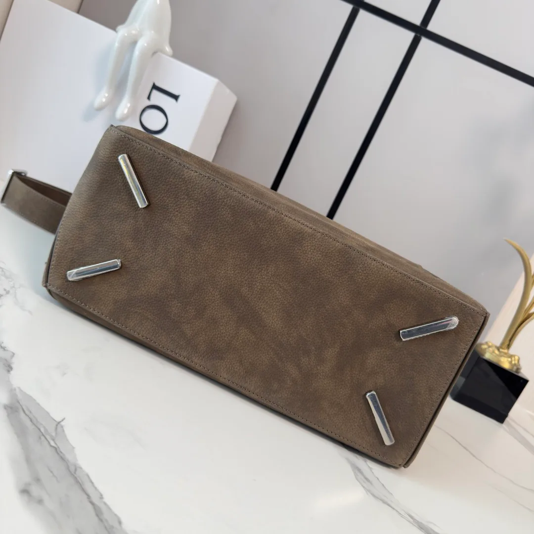 Классические Сумки Женские Loewe 18030347